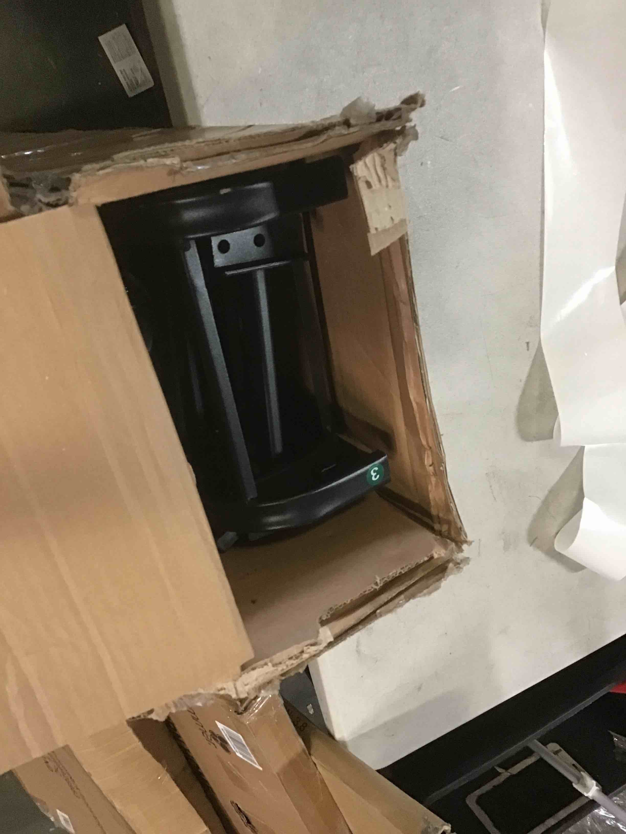 https://s3.amazonaws.com/lotting-images-prod/bidfta/RED5483428_1699634145168.jpeg