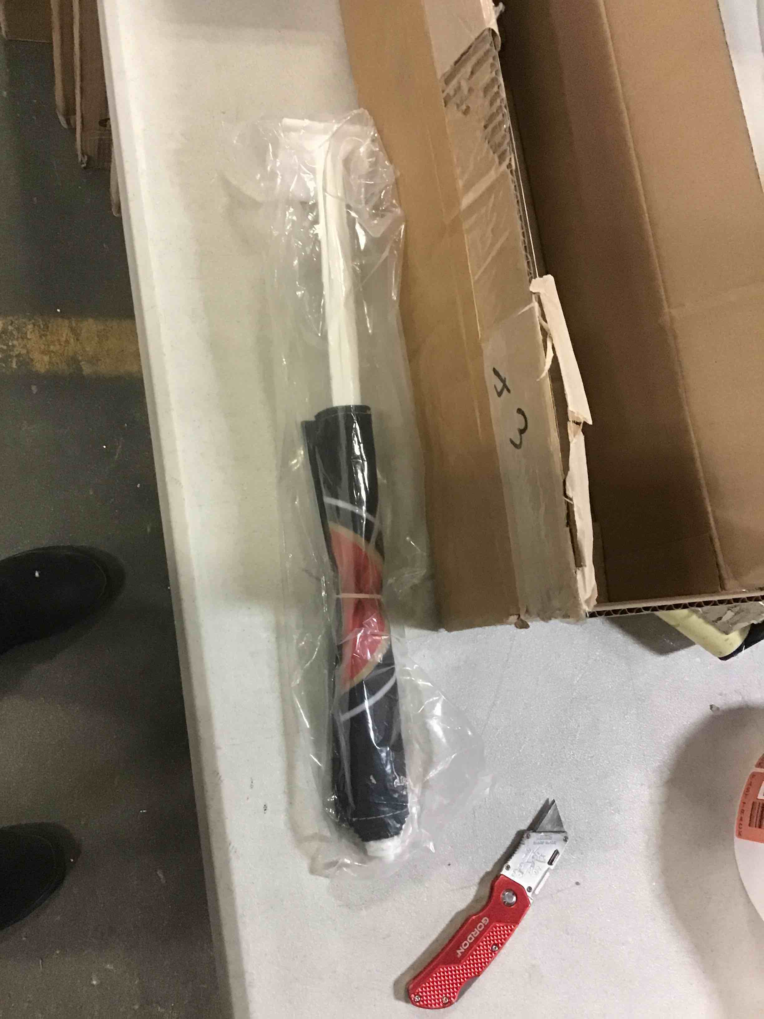 https://s3.amazonaws.com/lotting-images-prod/bidfta/RED5483444_1699636451501.jpeg