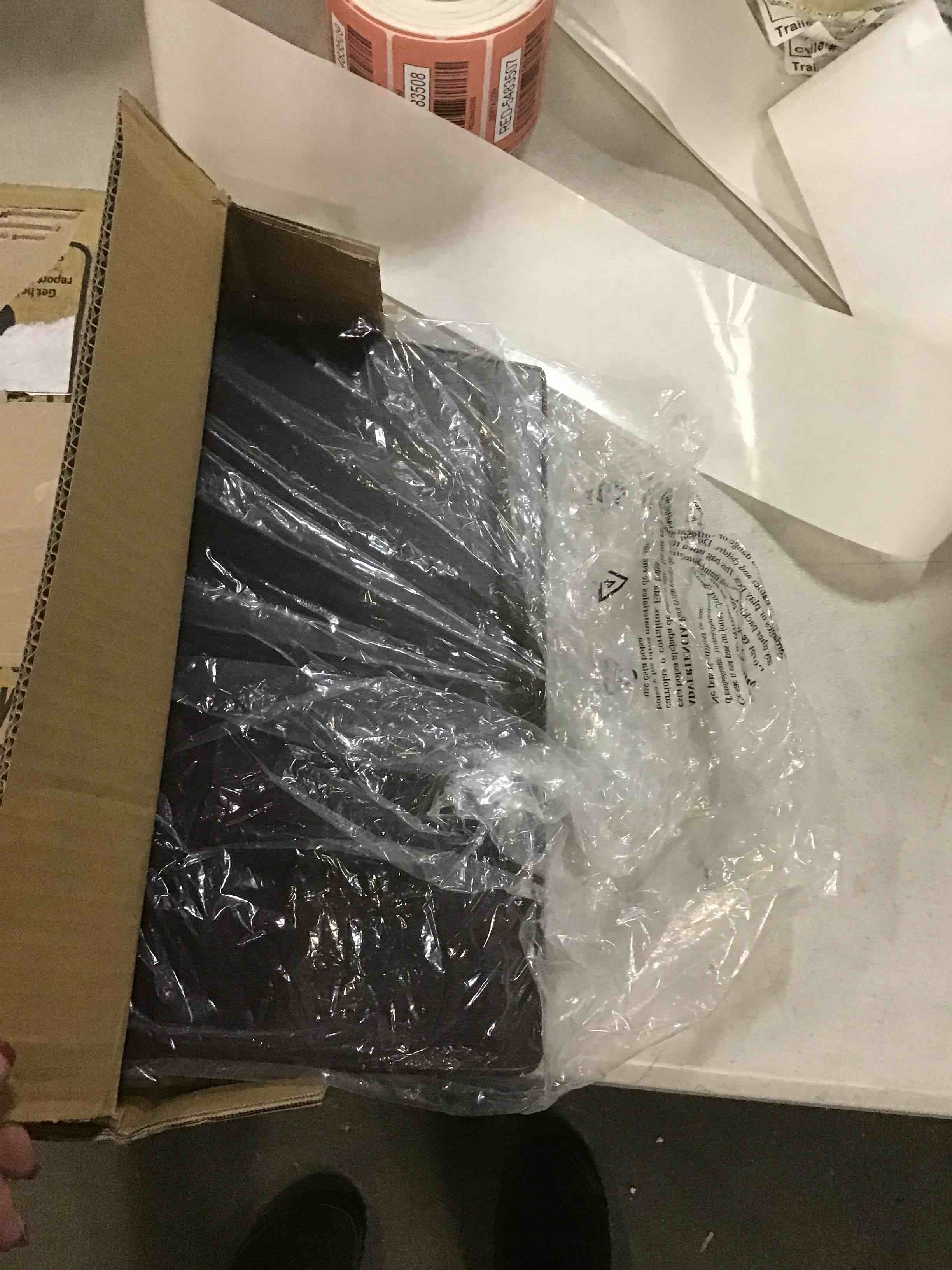 https://s3.amazonaws.com/lotting-images-prod/bidfta/RED5483500_1699644244753.jpeg
