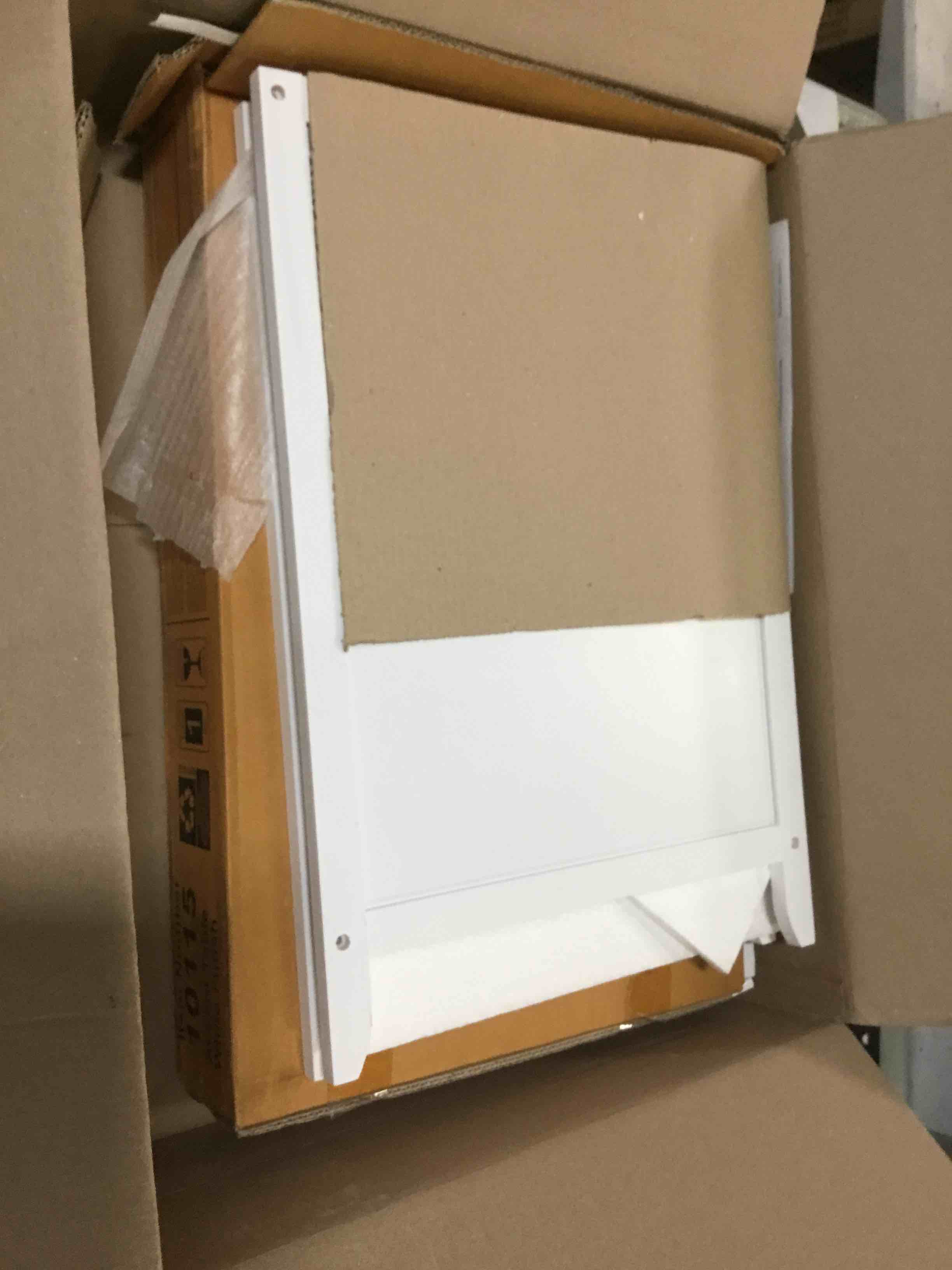 https://s3.amazonaws.com/lotting-images-prod/bidfta/RED5483683_1699900871330.jpeg
