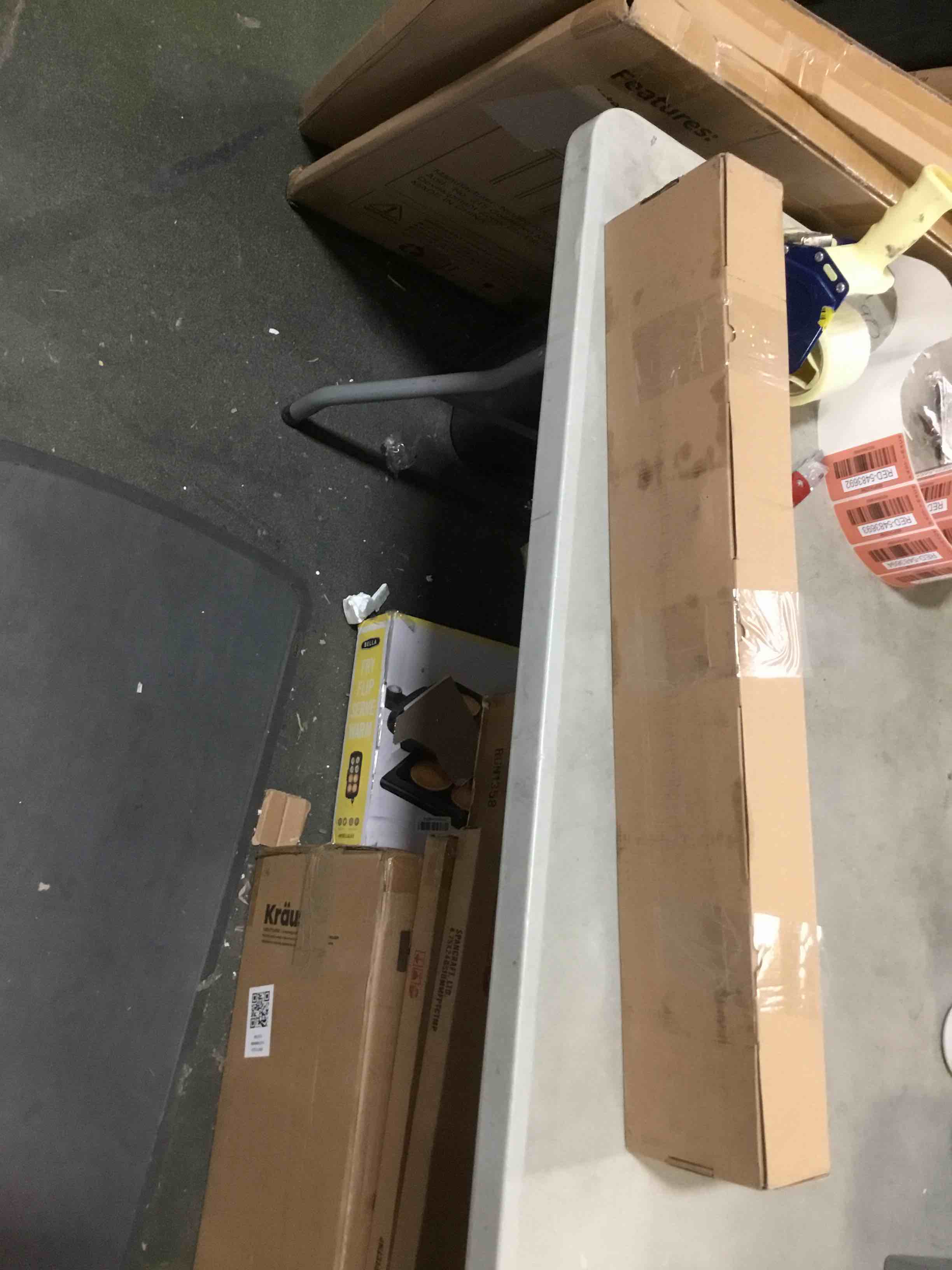 https://s3.amazonaws.com/lotting-images-prod/bidfta/RED5483692_1699902151603.jpeg