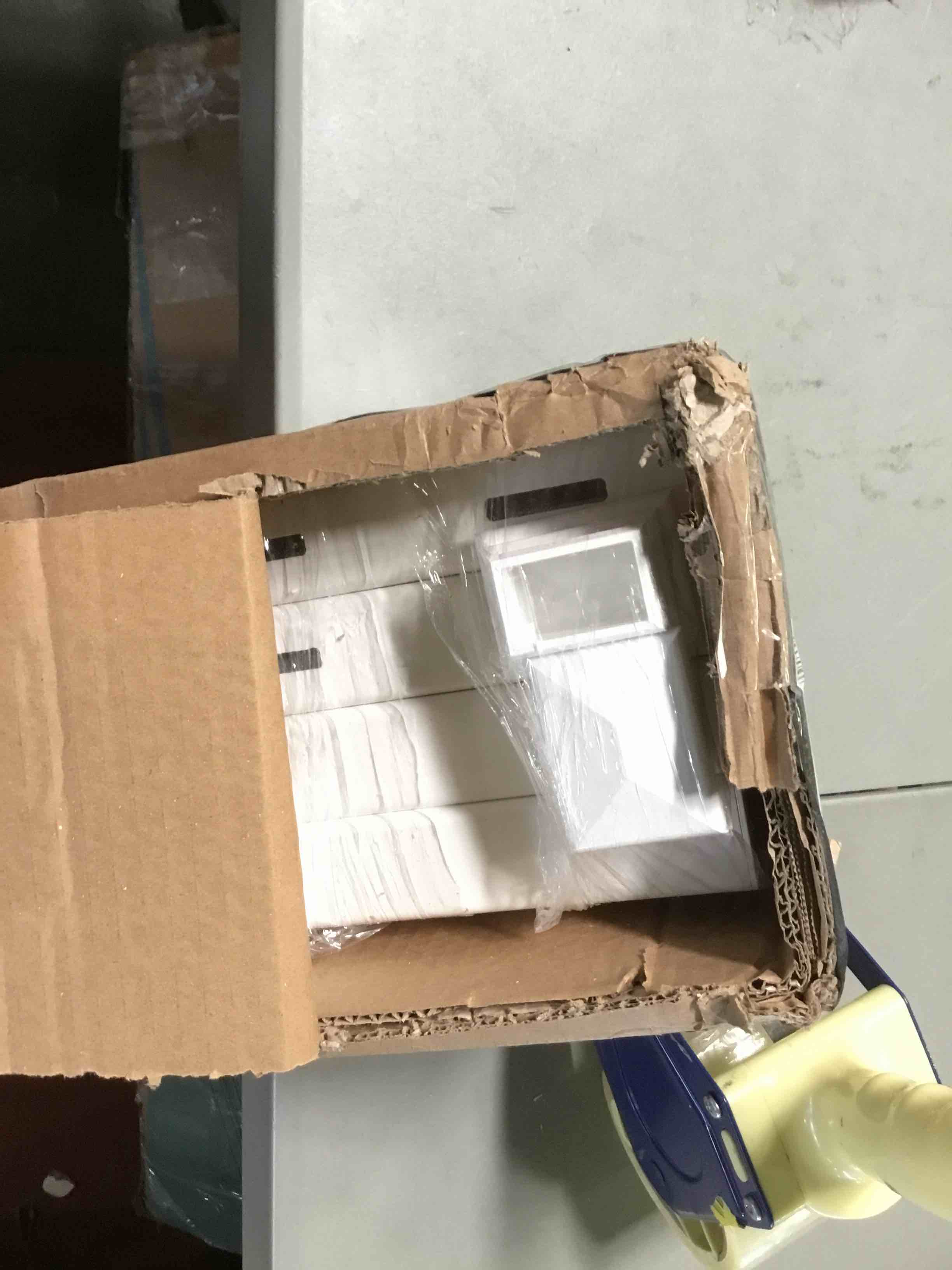 https://s3.amazonaws.com/lotting-images-prod/bidfta/RED5483839_1699983124797.jpeg