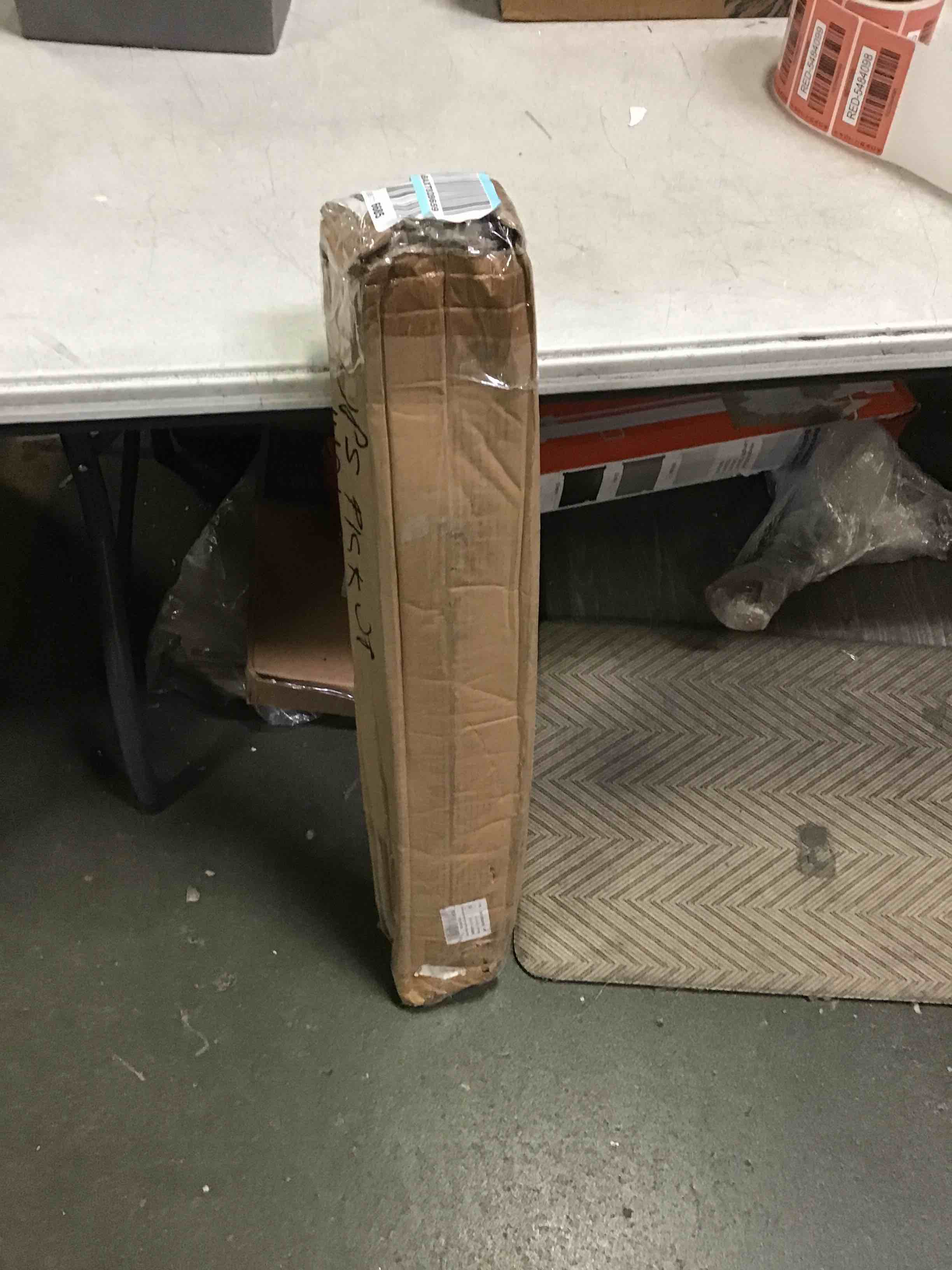 https://s3.amazonaws.com/lotting-images-prod/bidfta/RED5484098_1700500132625.jpeg