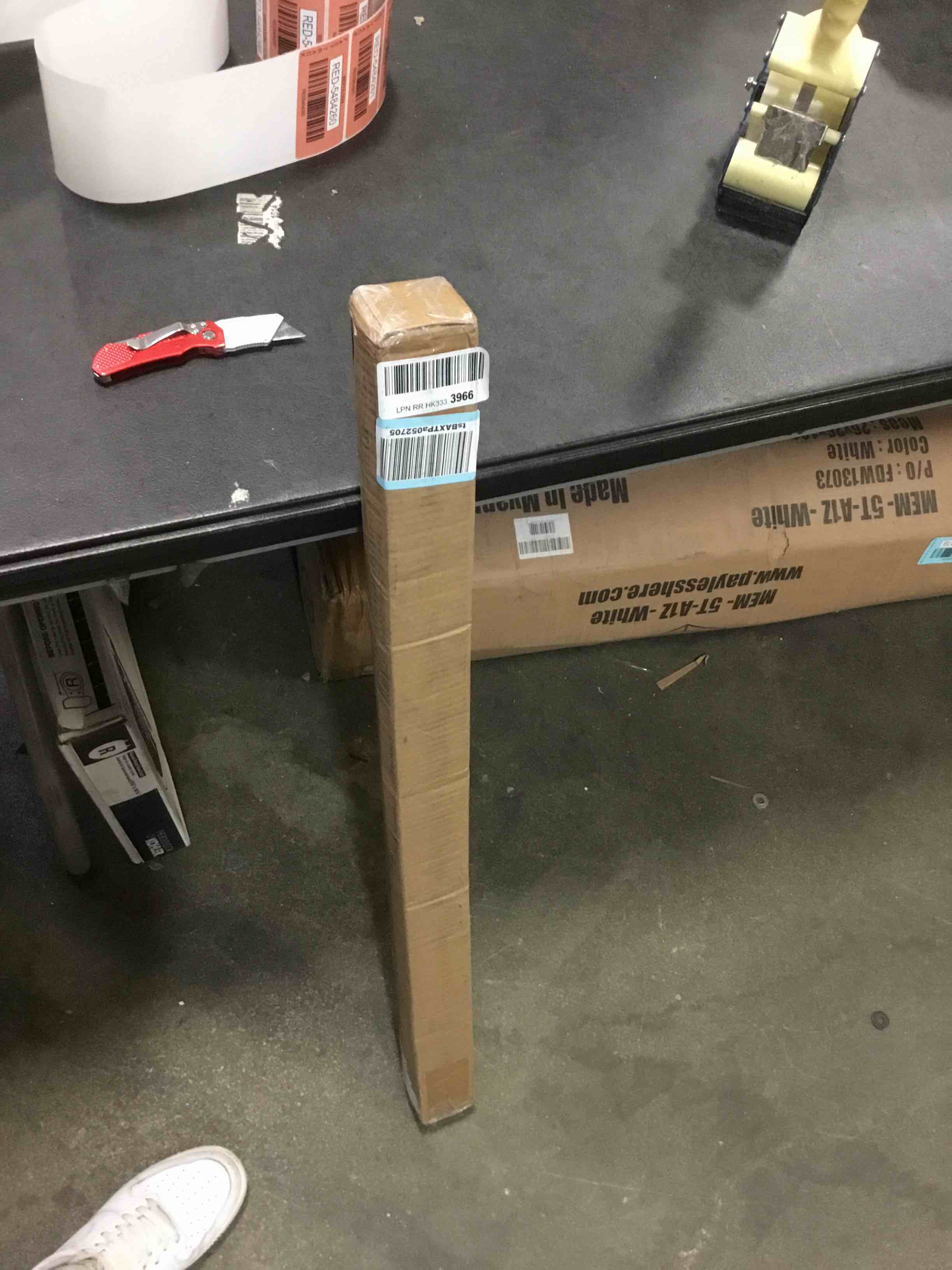https://s3.amazonaws.com/lotting-images-prod/bidfta/RED5484260_1700582631101.jpeg