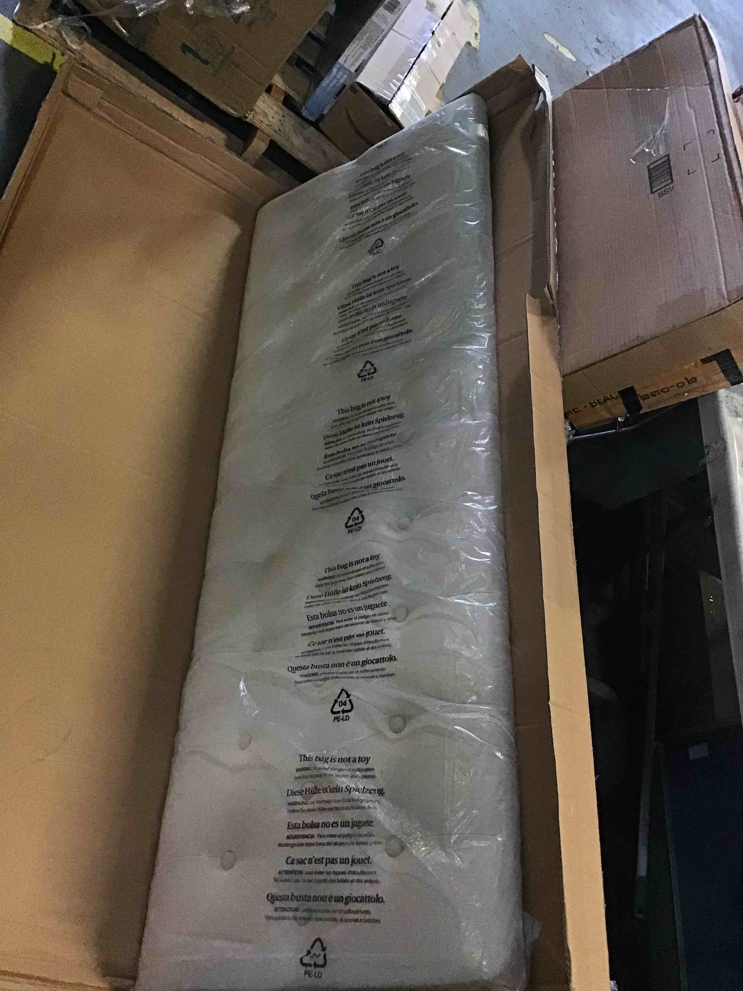 https://s3.amazonaws.com/lotting-images-prod/bidfta/RED5485565_1699640201866.jpeg