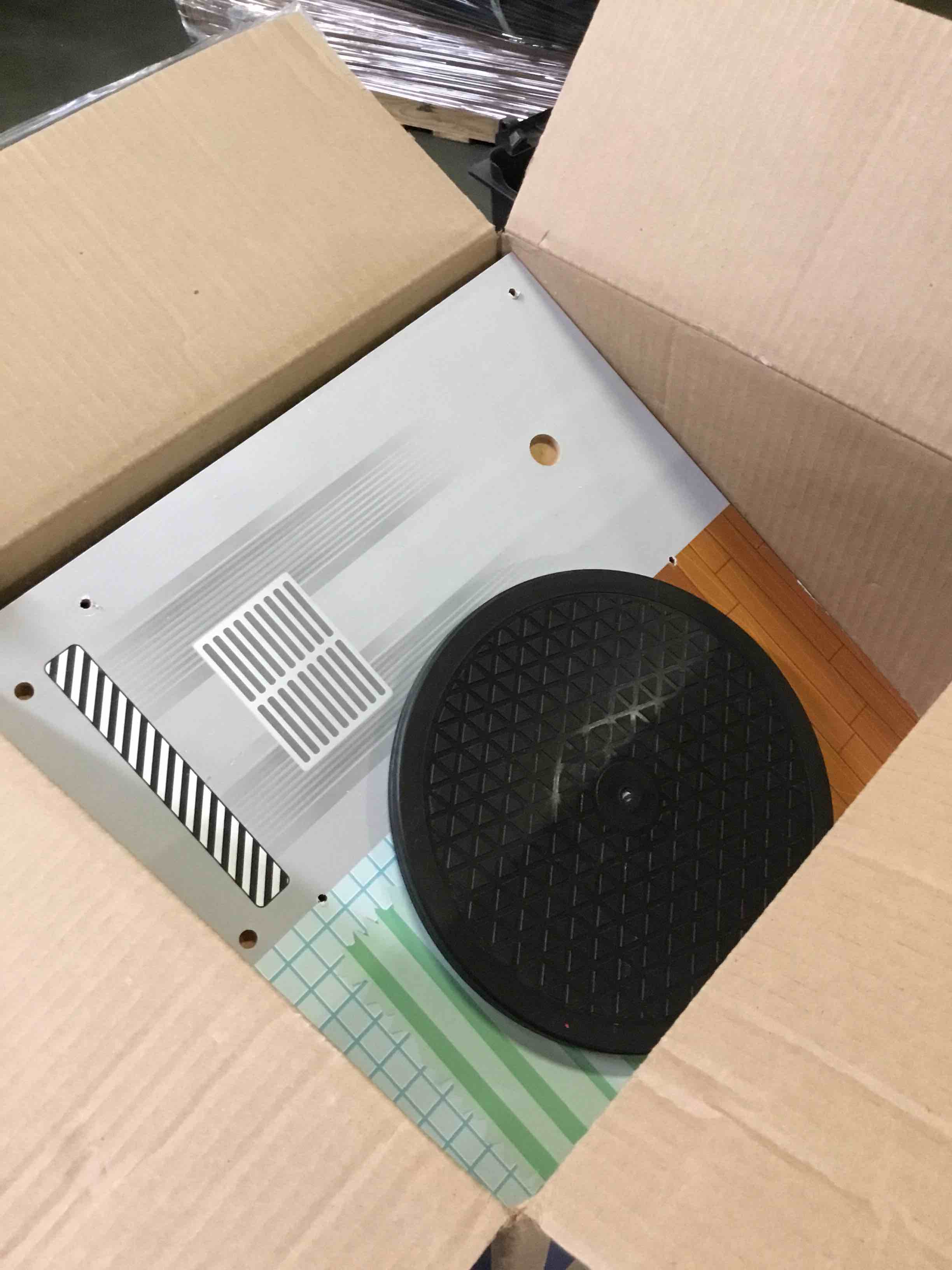 https://s3.amazonaws.com/lotting-images-prod/bidfta/RED5486563_1699633042840.jpeg