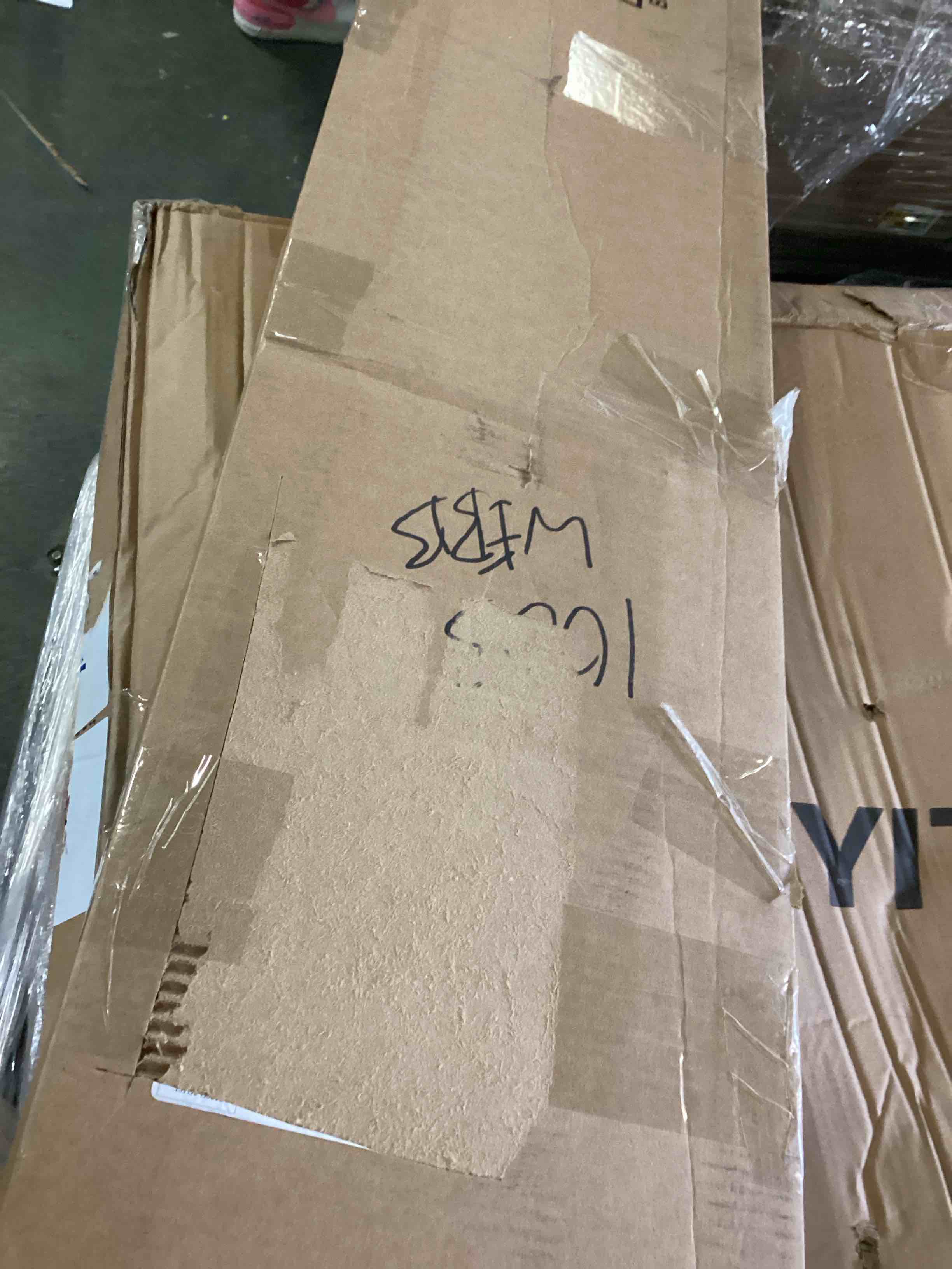 https://s3.amazonaws.com/lotting-images-prod/bidfta/RED5487463_1699367337572.jpeg