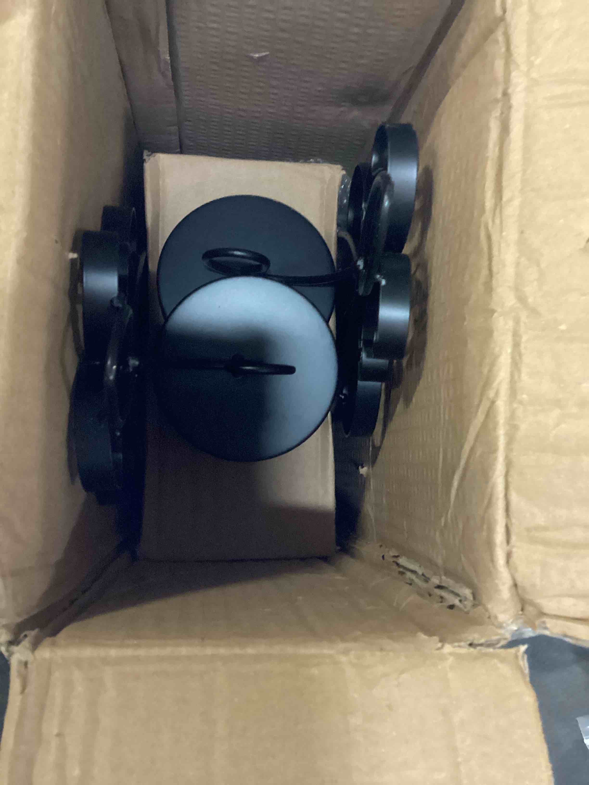 https://s3.amazonaws.com/lotting-images-prod/bidfta/RED5487487_1699372156825.jpeg