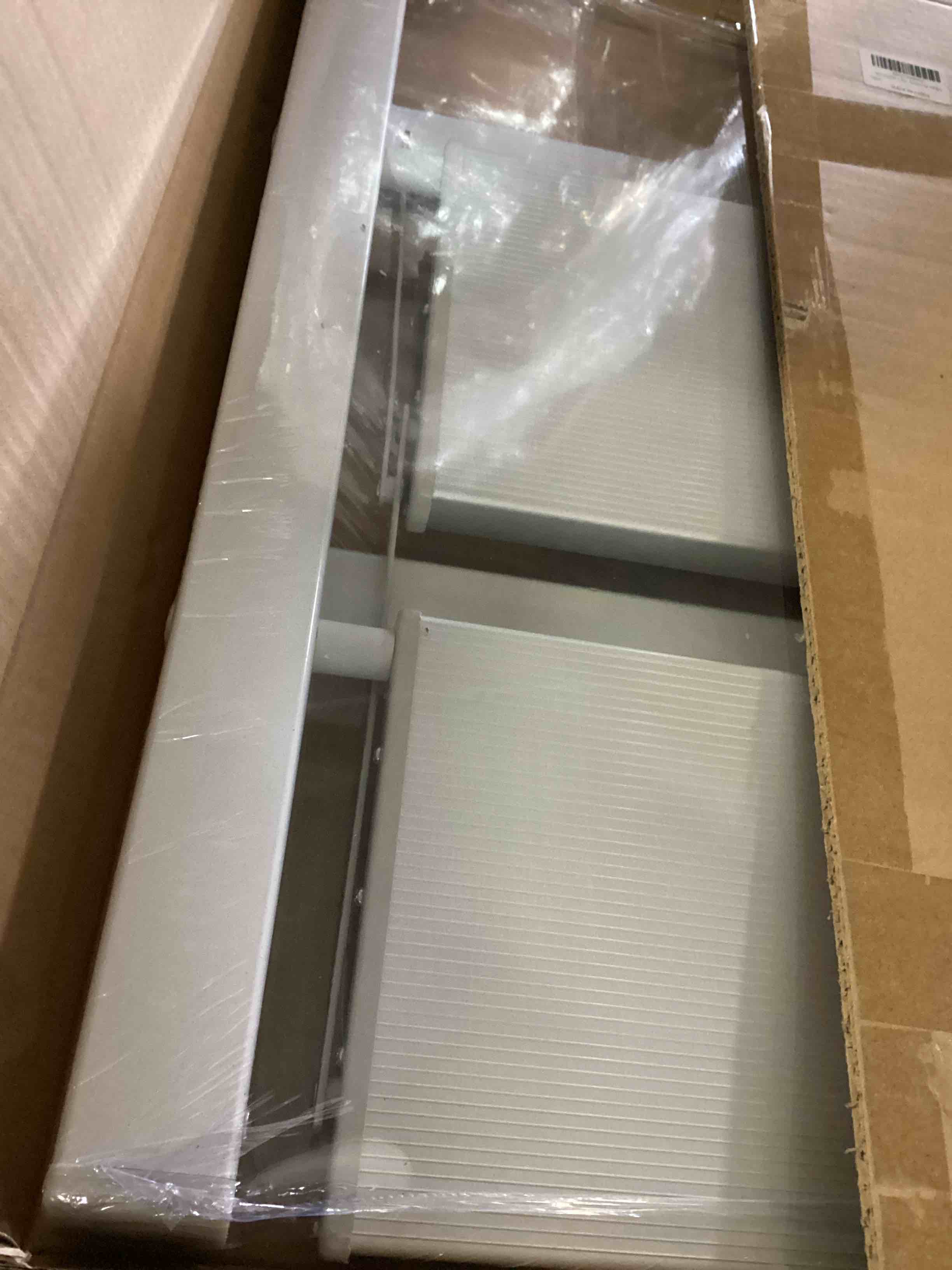 https://s3.amazonaws.com/lotting-images-prod/bidfta/RED5487552_1699382050220.jpeg