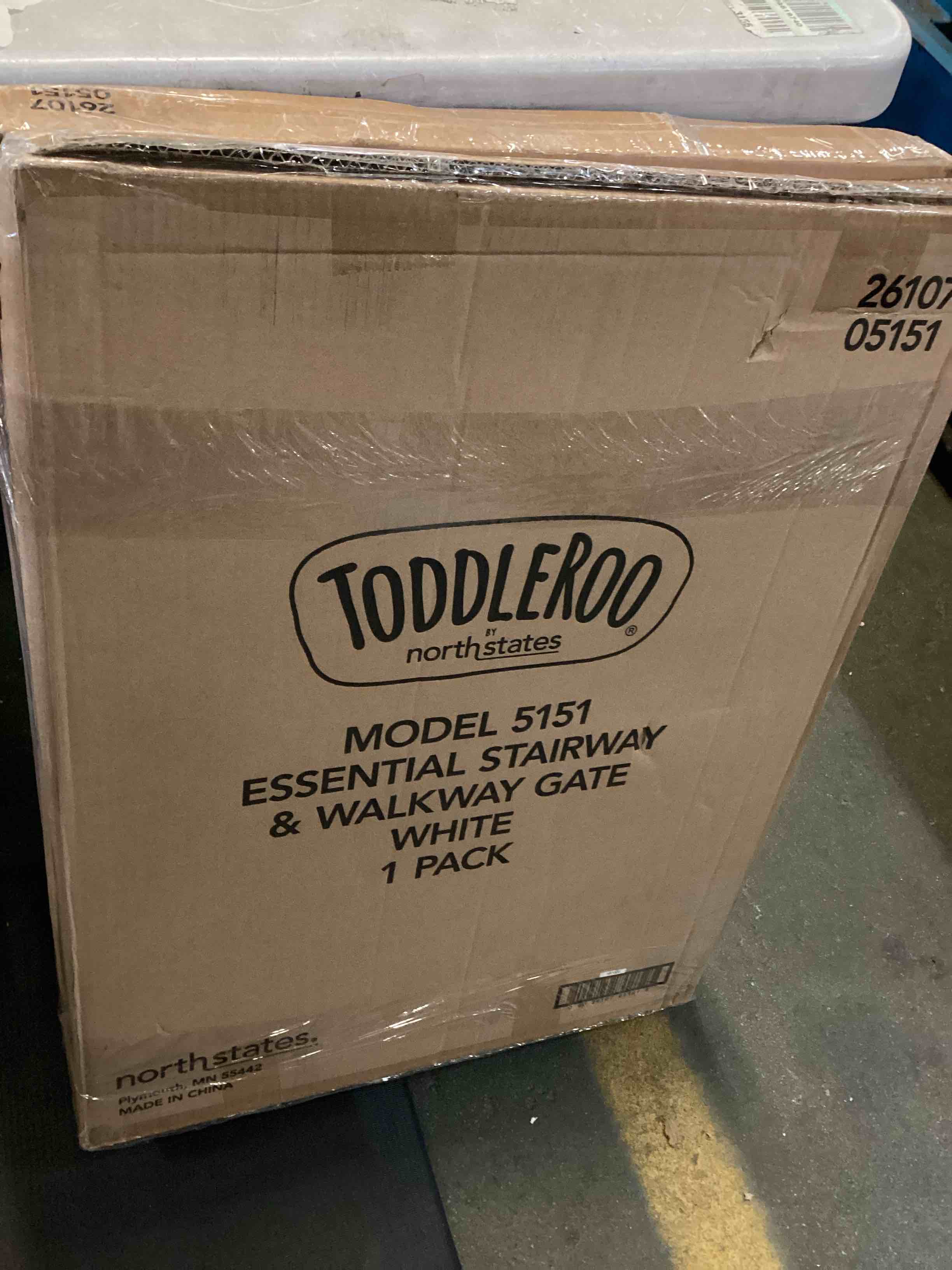 https://s3.amazonaws.com/lotting-images-prod/bidfta/RED5487900_1699899746704.jpeg