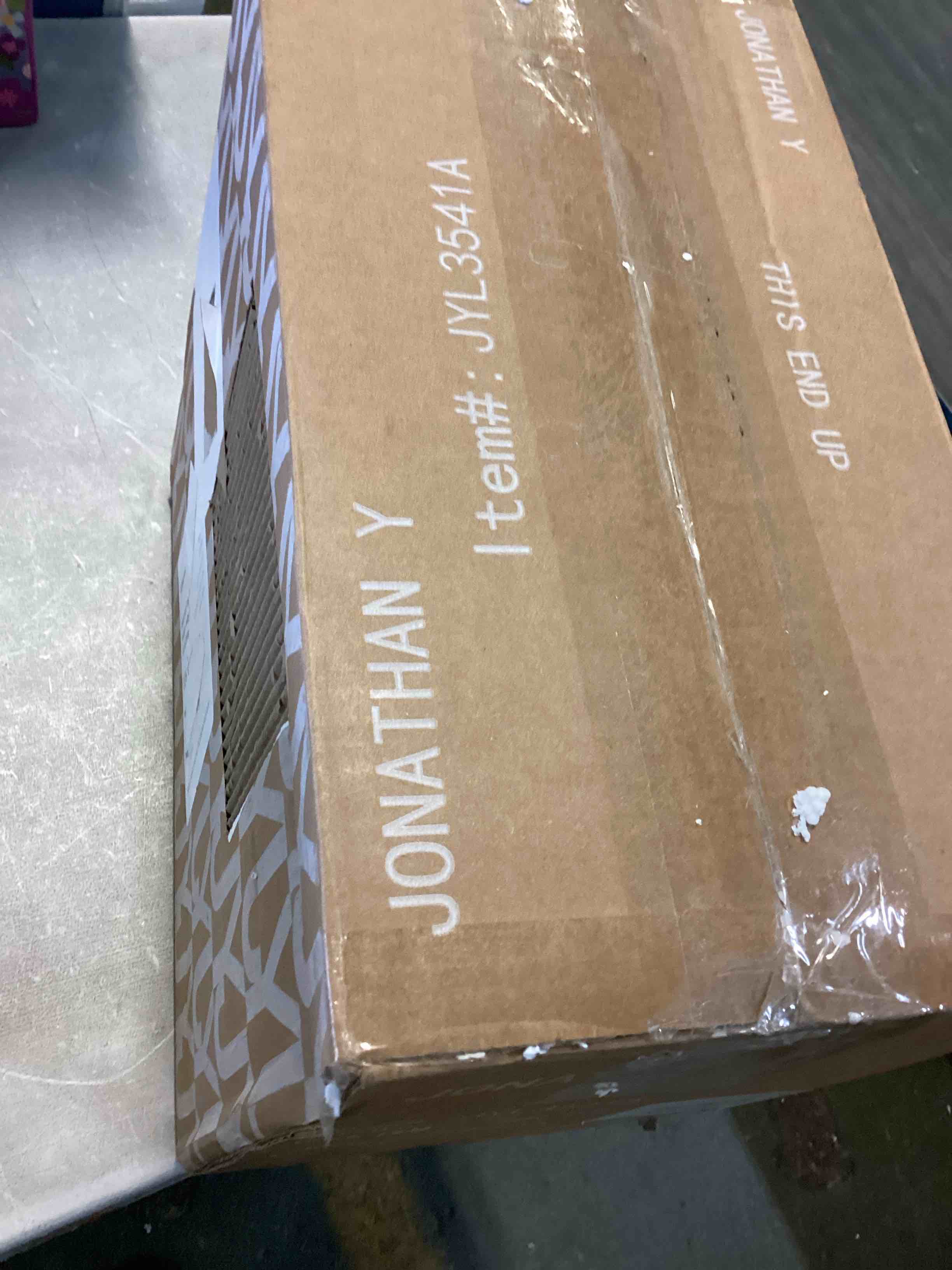 https://s3.amazonaws.com/lotting-images-prod/bidfta/RED5487904_1699900103633.jpeg