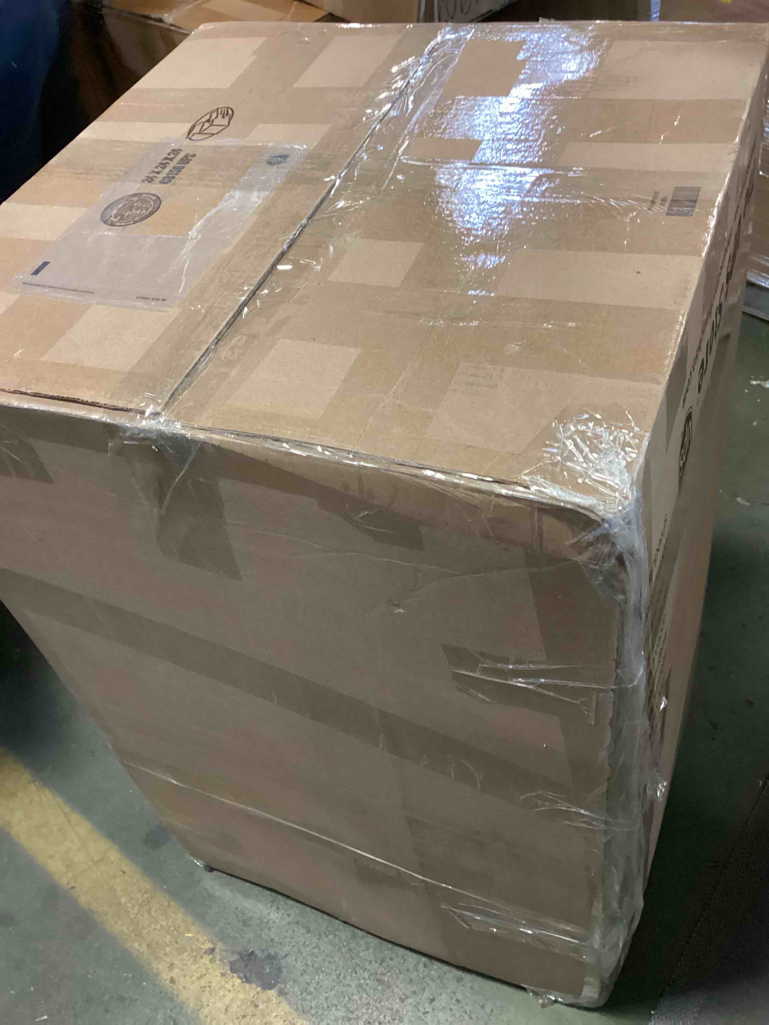 https://s3.amazonaws.com/lotting-images-prod/bidfta/RED5487991_1700054822186.jpeg