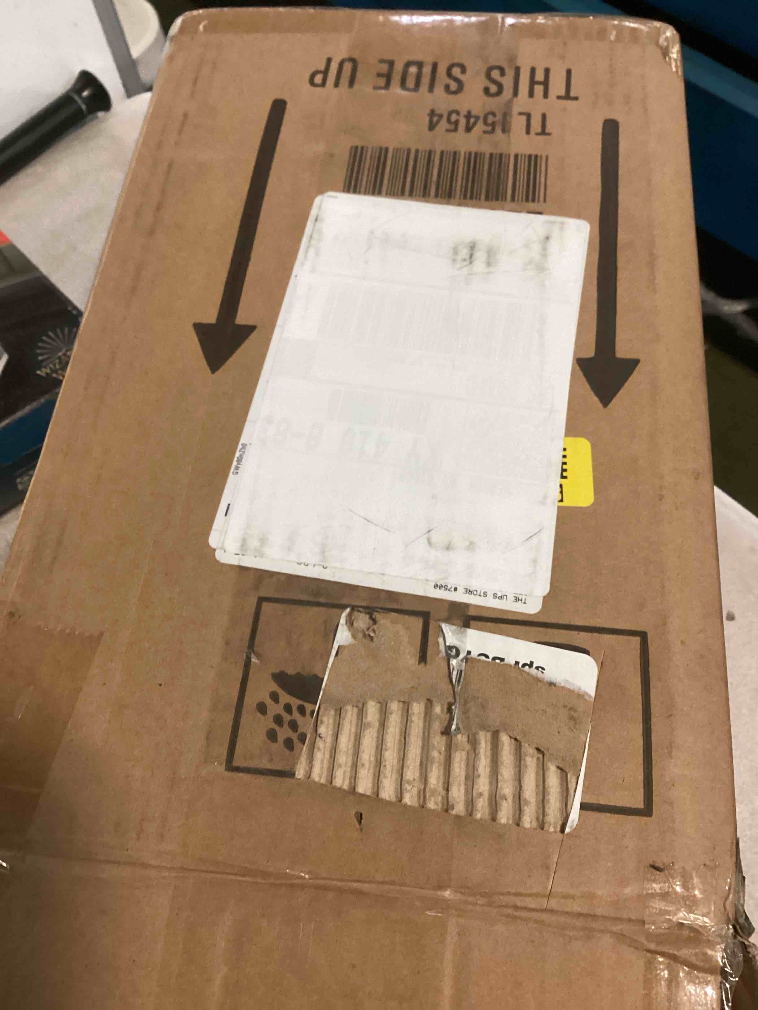 https://s3.amazonaws.com/lotting-images-prod/bidfta/RED5488166_1700081662892.jpeg