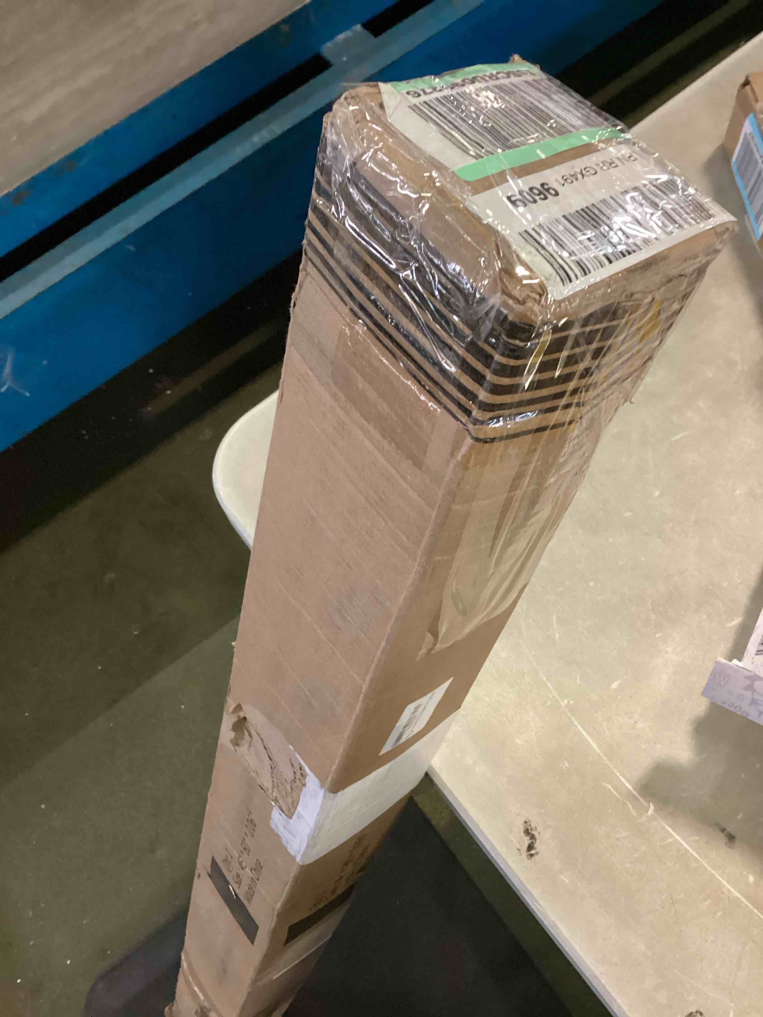 https://s3.amazonaws.com/lotting-images-prod/bidfta/RED5488237_1700148560836.jpeg