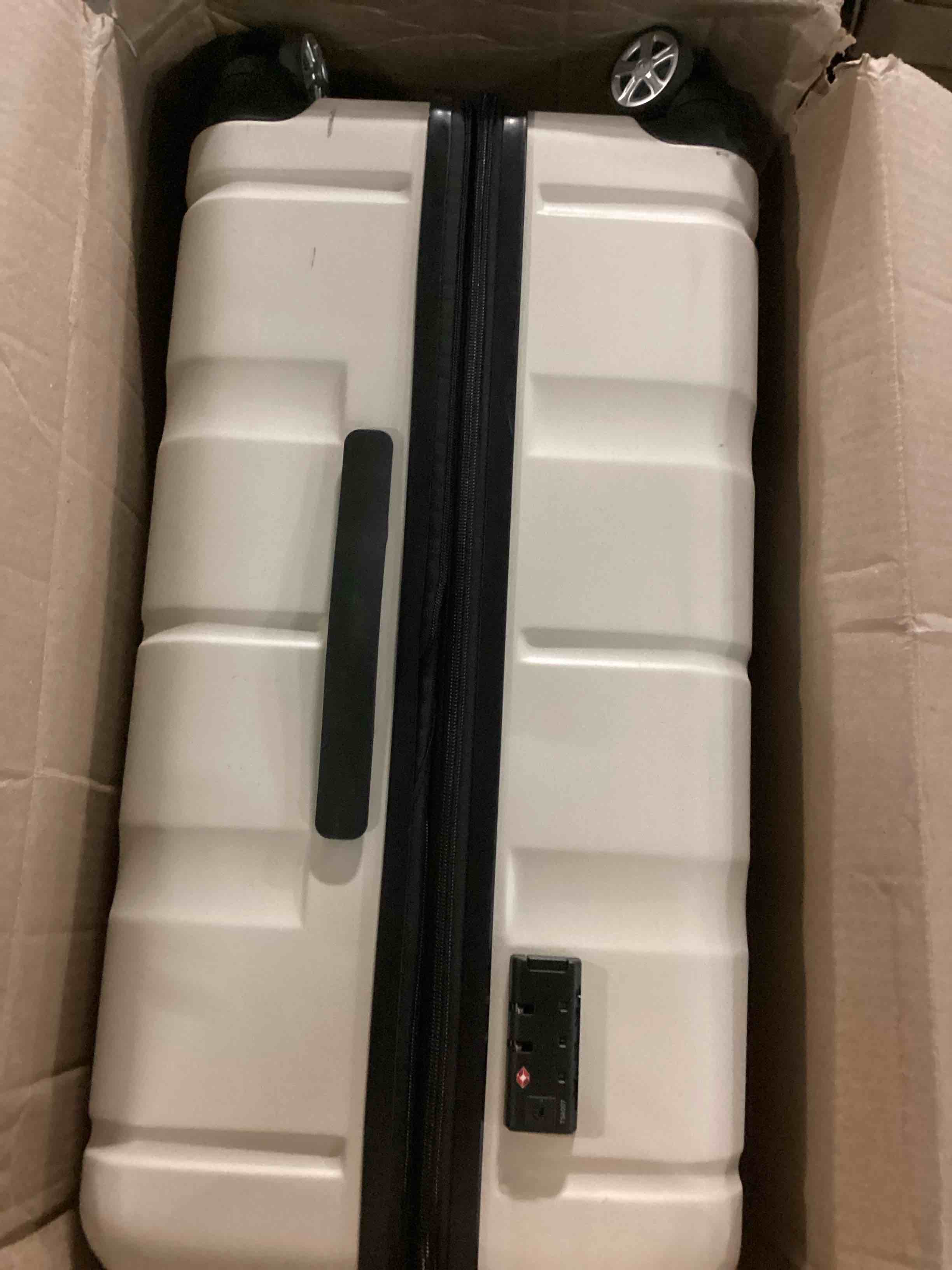 https://s3.amazonaws.com/lotting-images-prod/bidfta/RED5488795_1700514397044.jpeg