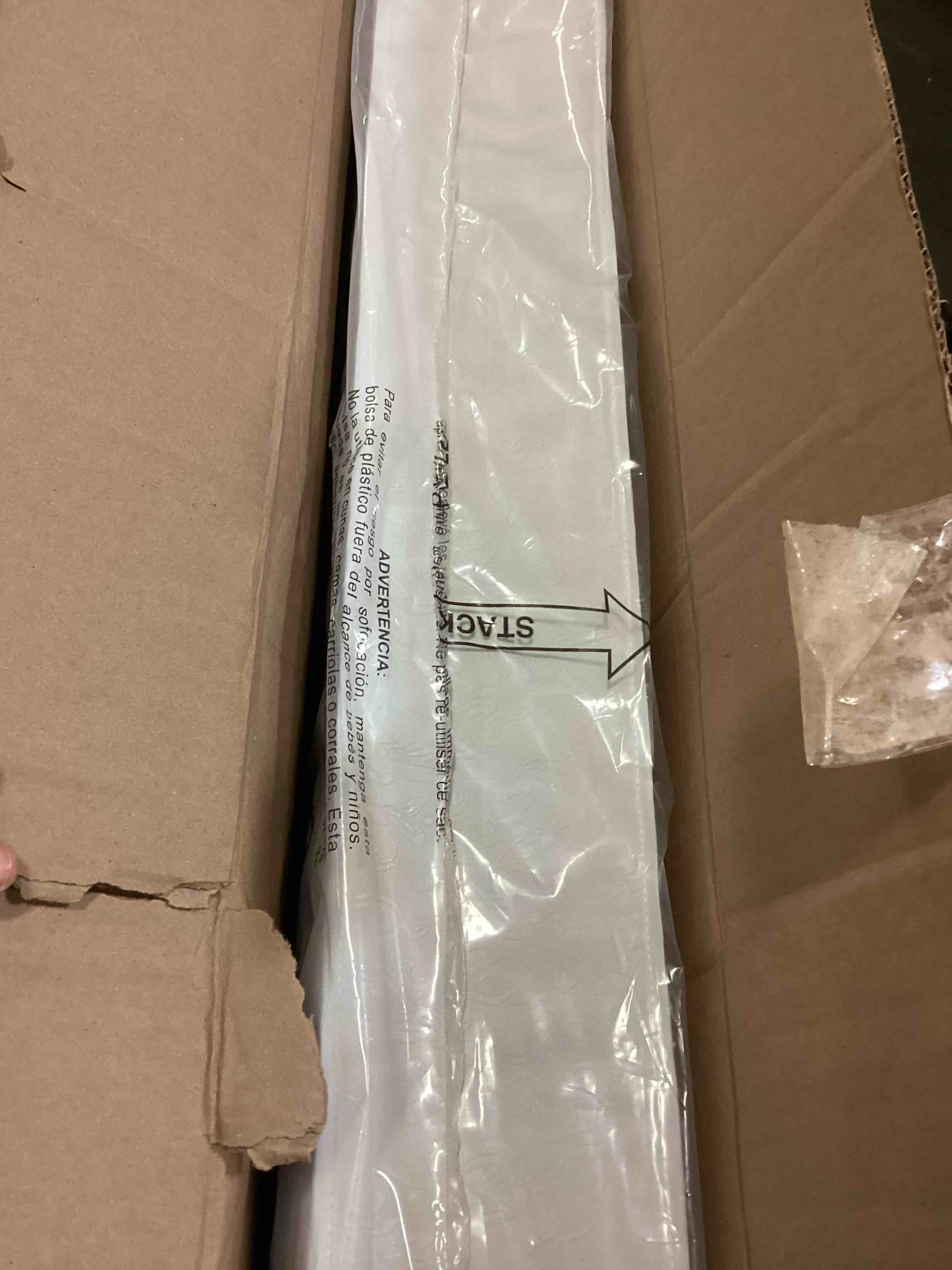 https://s3.amazonaws.com/lotting-images-prod/bidfta/RED5488824_1700574812043.jpeg