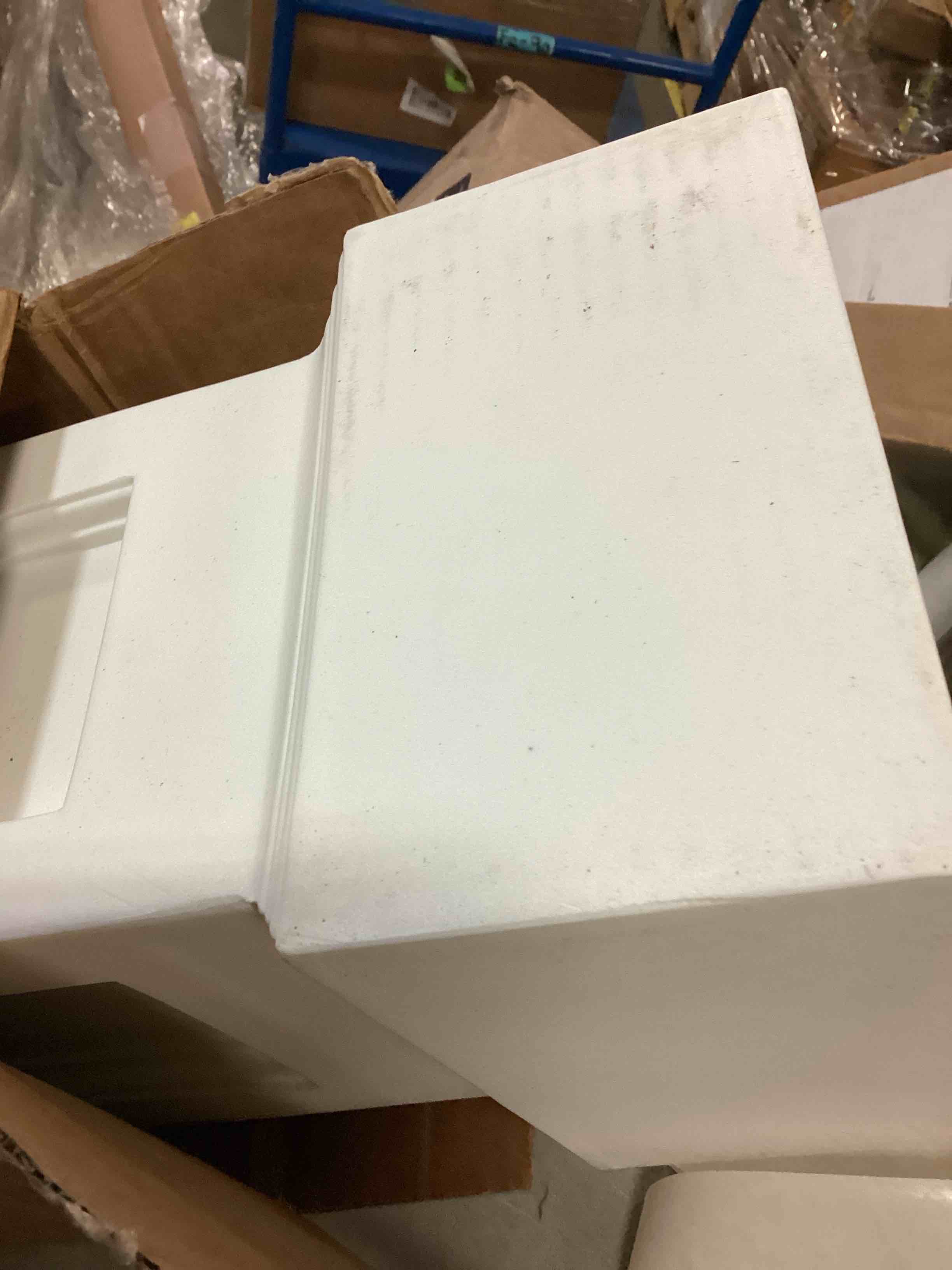 https://s3.amazonaws.com/lotting-images-prod/bidfta/RED5488925_1700590395285.jpeg
