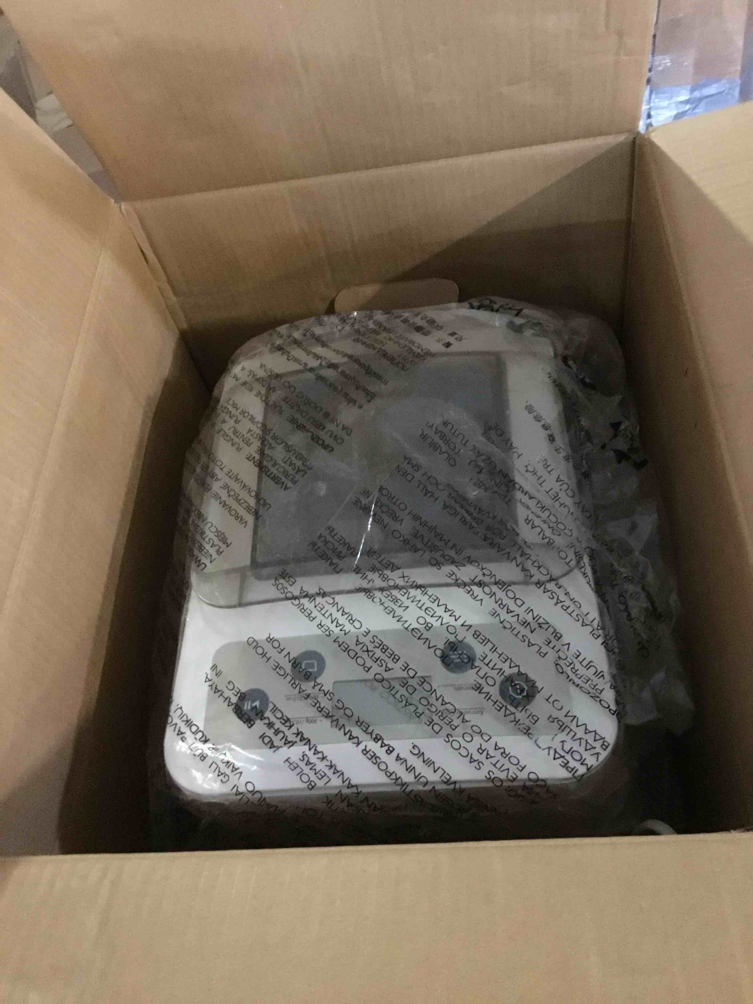 https://s3.amazonaws.com/lotting-images-prod/bidfta/RED5489659_1699887084177.jpeg