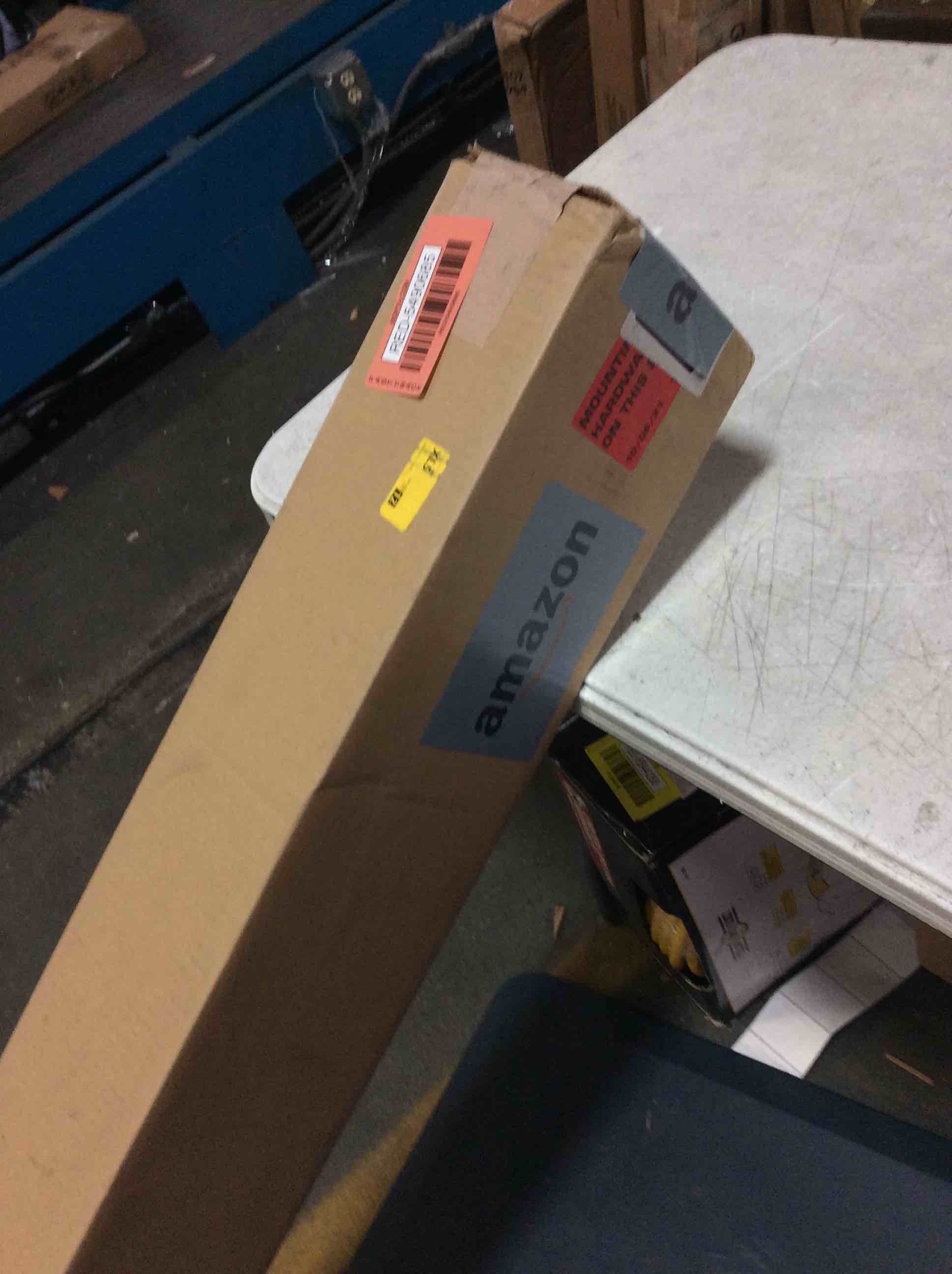 https://s3.amazonaws.com/lotting-images-prod/bidfta/RED5490685_1699468392258.jpeg