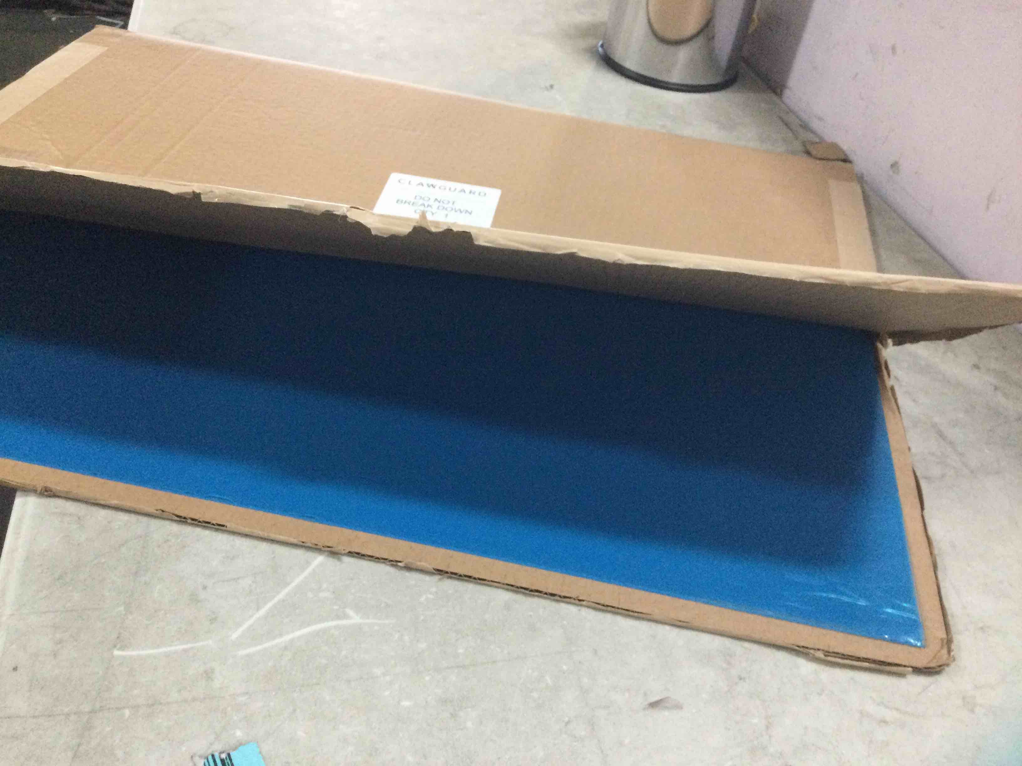 https://s3.amazonaws.com/lotting-images-prod/bidfta/RED5490994_1699628068624.jpeg