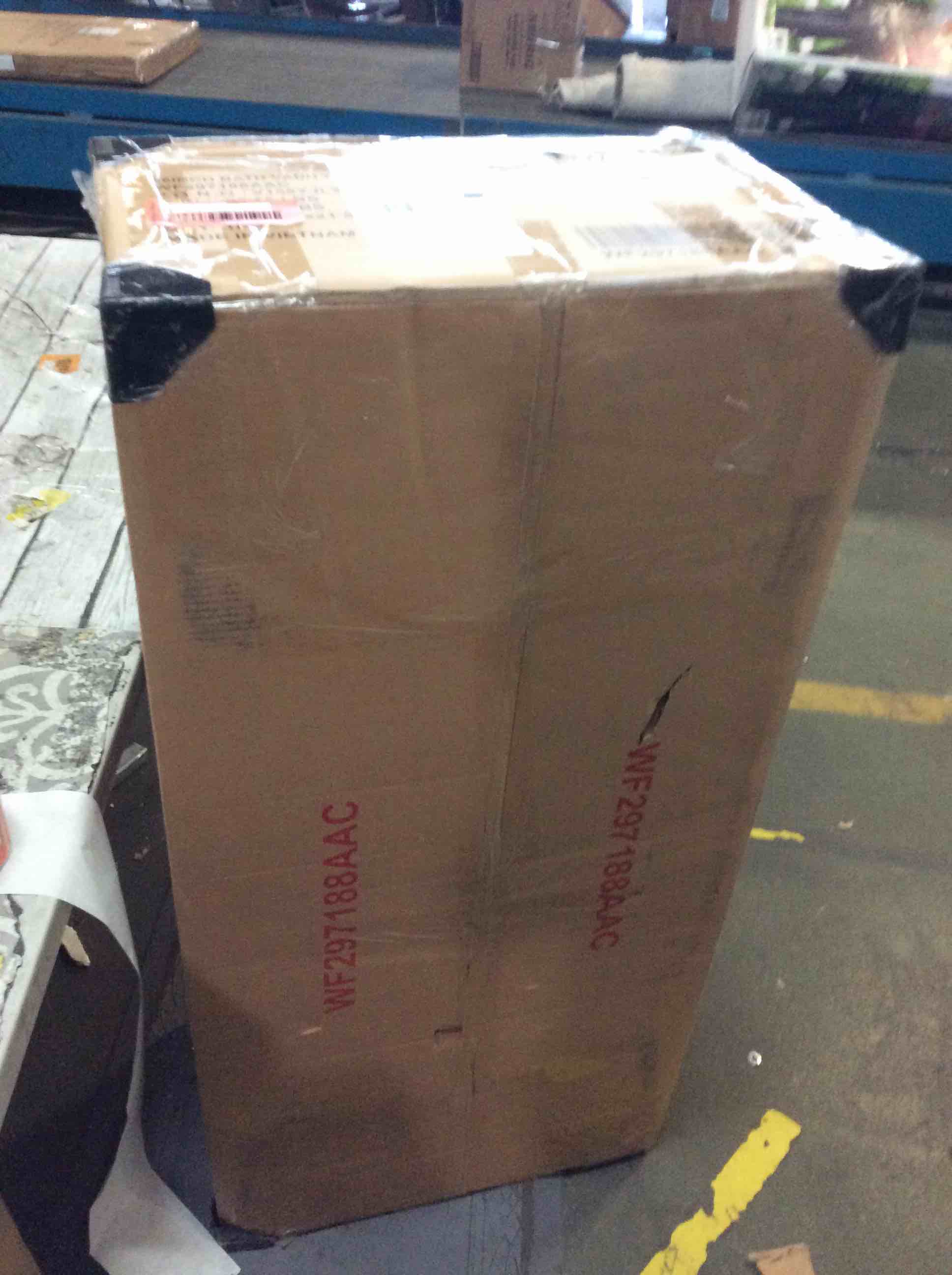 https://s3.amazonaws.com/lotting-images-prod/bidfta/RED5491260_1699900190218.jpeg