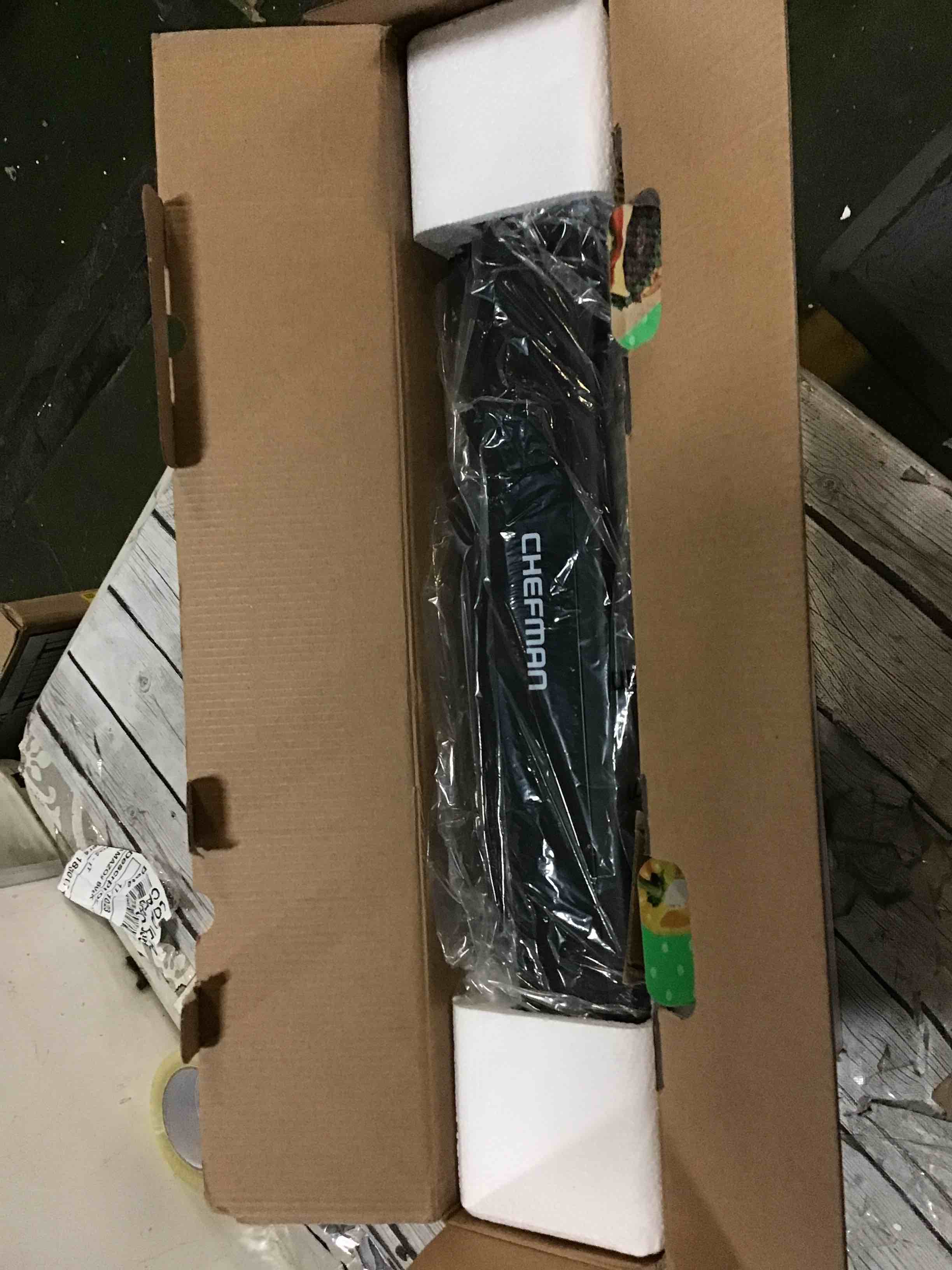 https://s3.amazonaws.com/lotting-images-prod/bidfta/RED5491323_1699909041143.jpeg