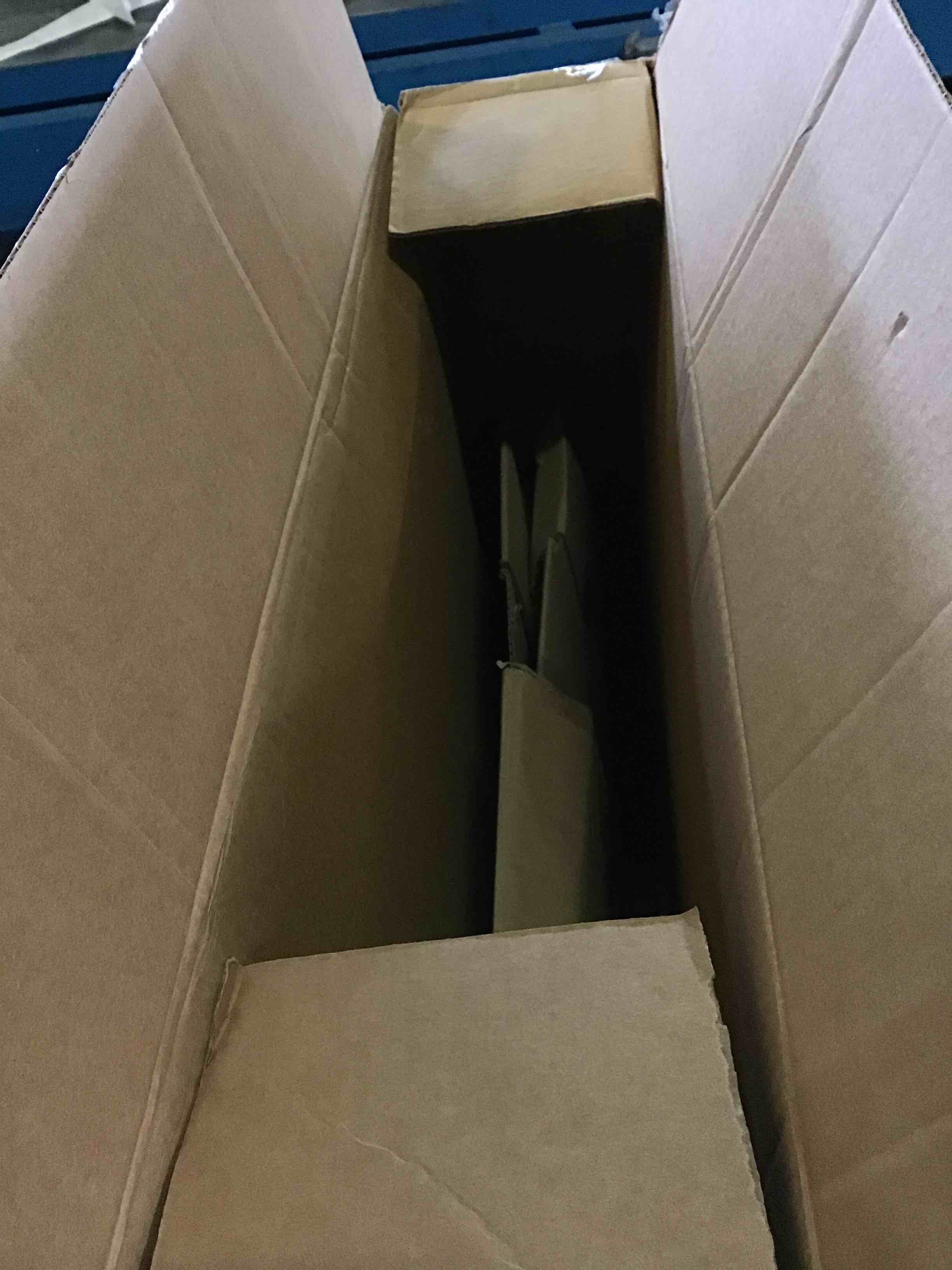https://s3.amazonaws.com/lotting-images-prod/bidfta/RED5491843_1700156275187.jpeg