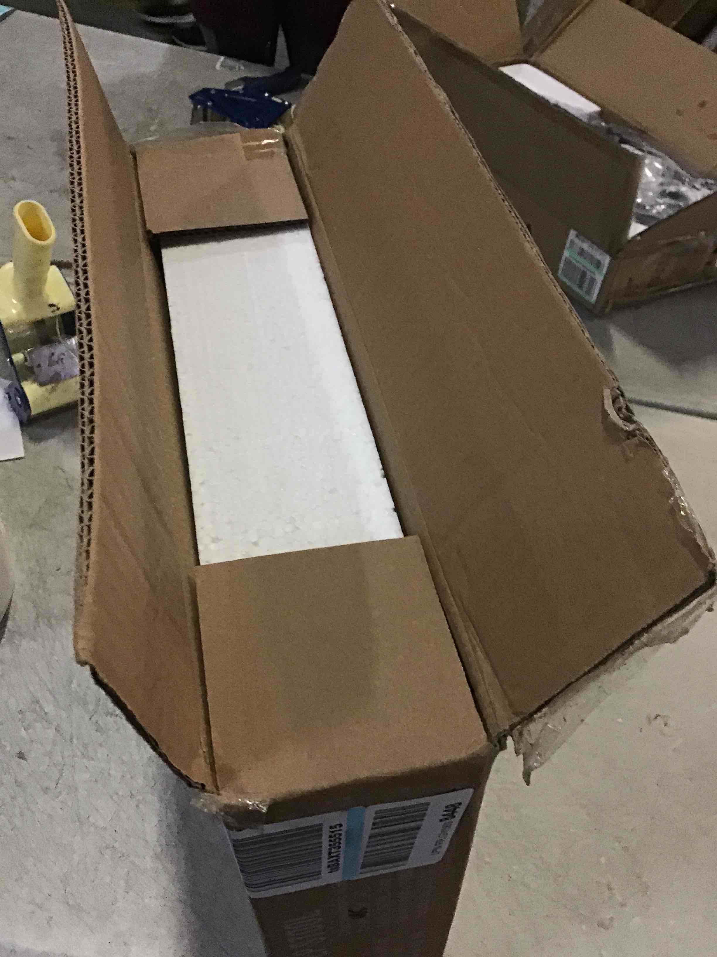 https://s3.amazonaws.com/lotting-images-prod/bidfta/RED5491917_1700227085294.jpeg