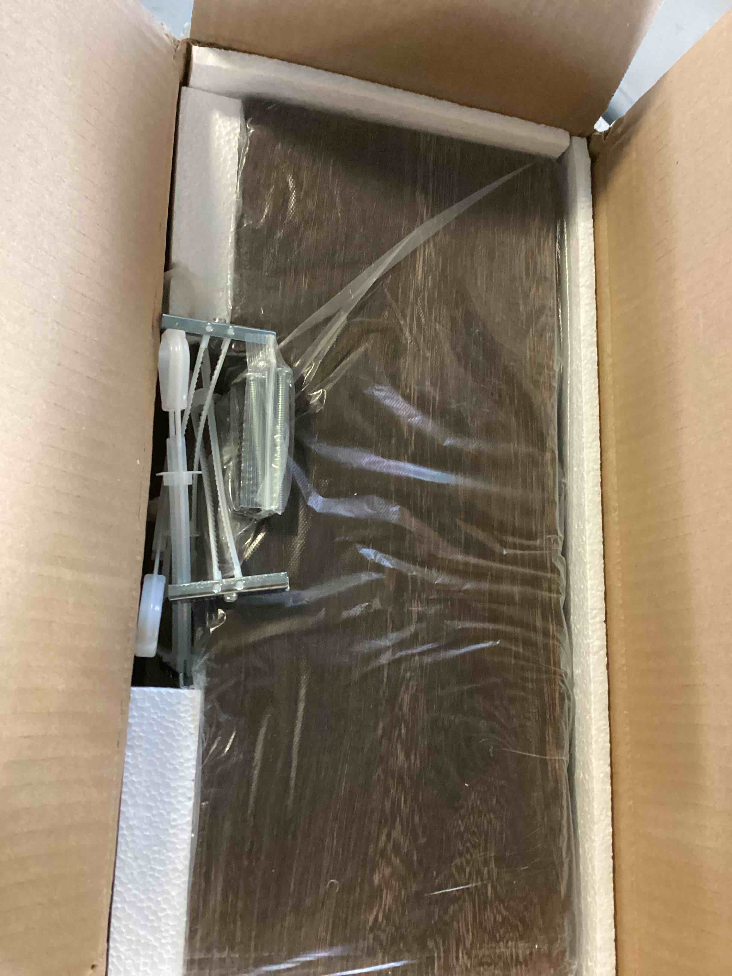 https://s3.amazonaws.com/lotting-images-prod/bidfta/RED5504572_1701357750162.jpeg