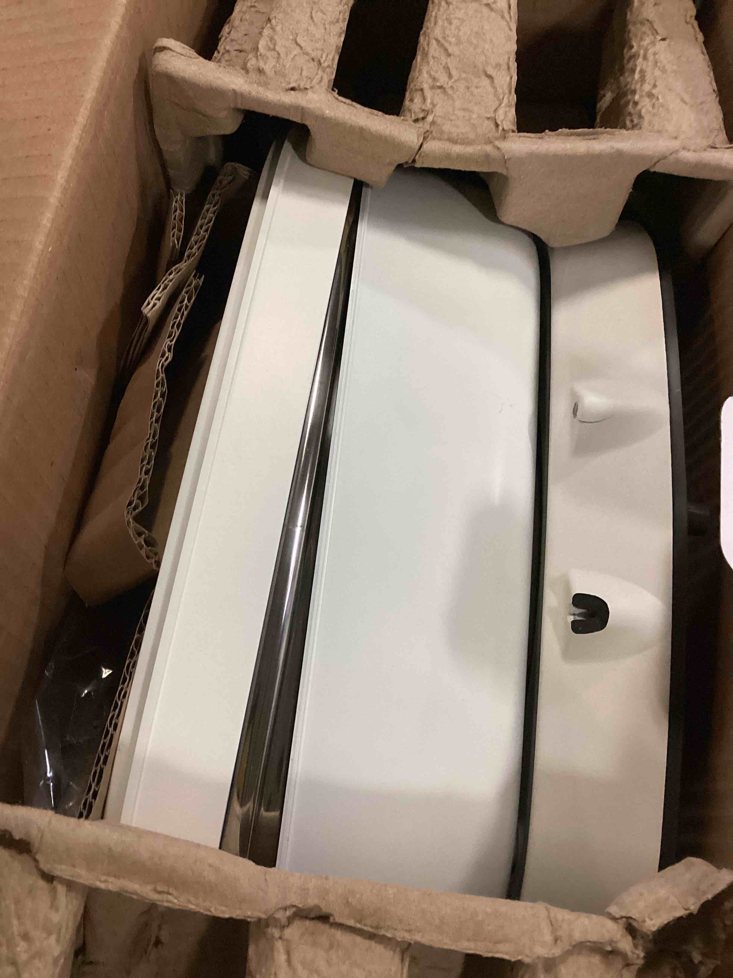 https://s3.amazonaws.com/lotting-images-prod/bidfta/RED5505312_1701794790836.jpeg