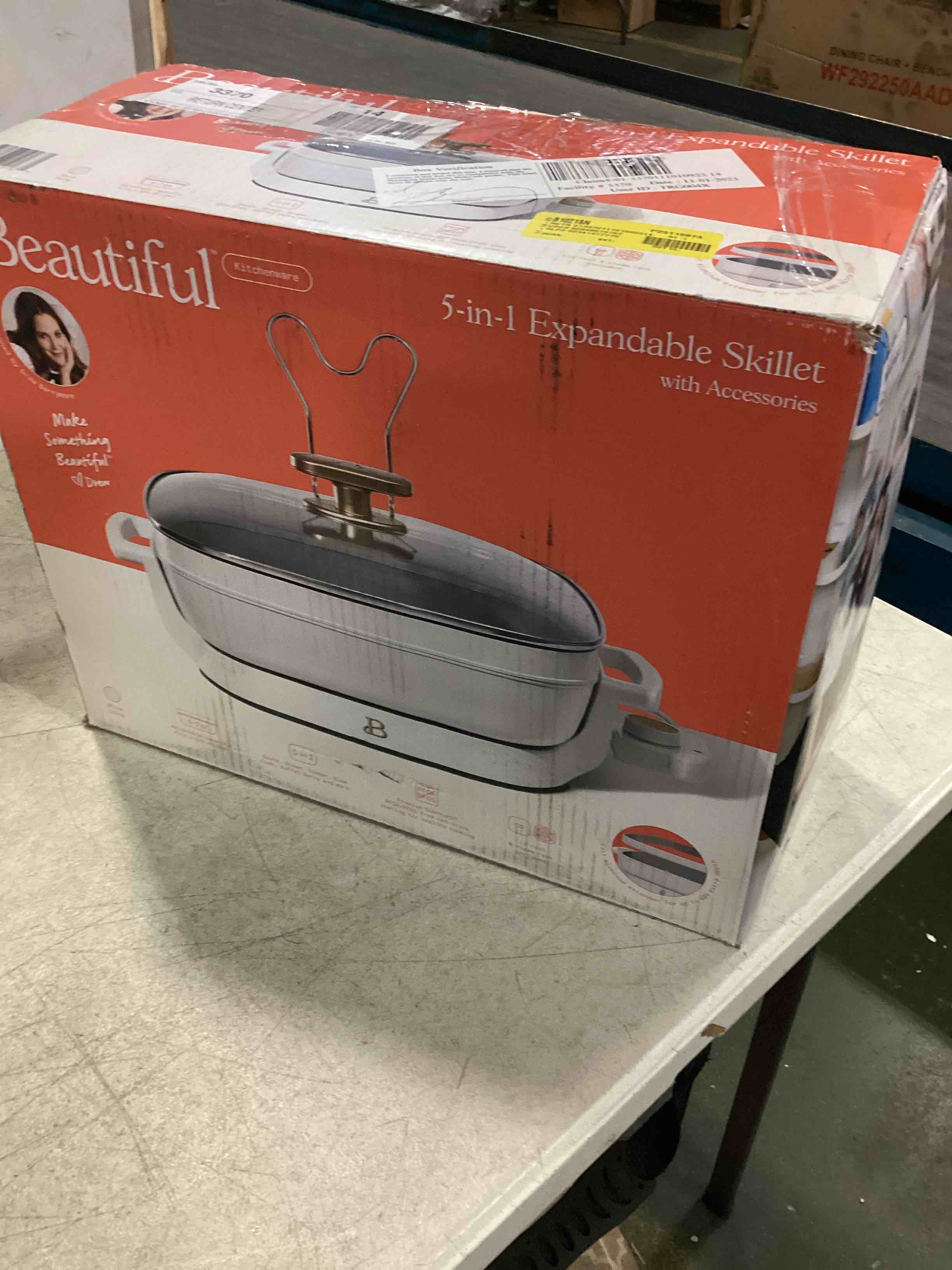 https://s3.amazonaws.com/lotting-images-prod/bidfta/RED5505312_1701794816283.jpeg