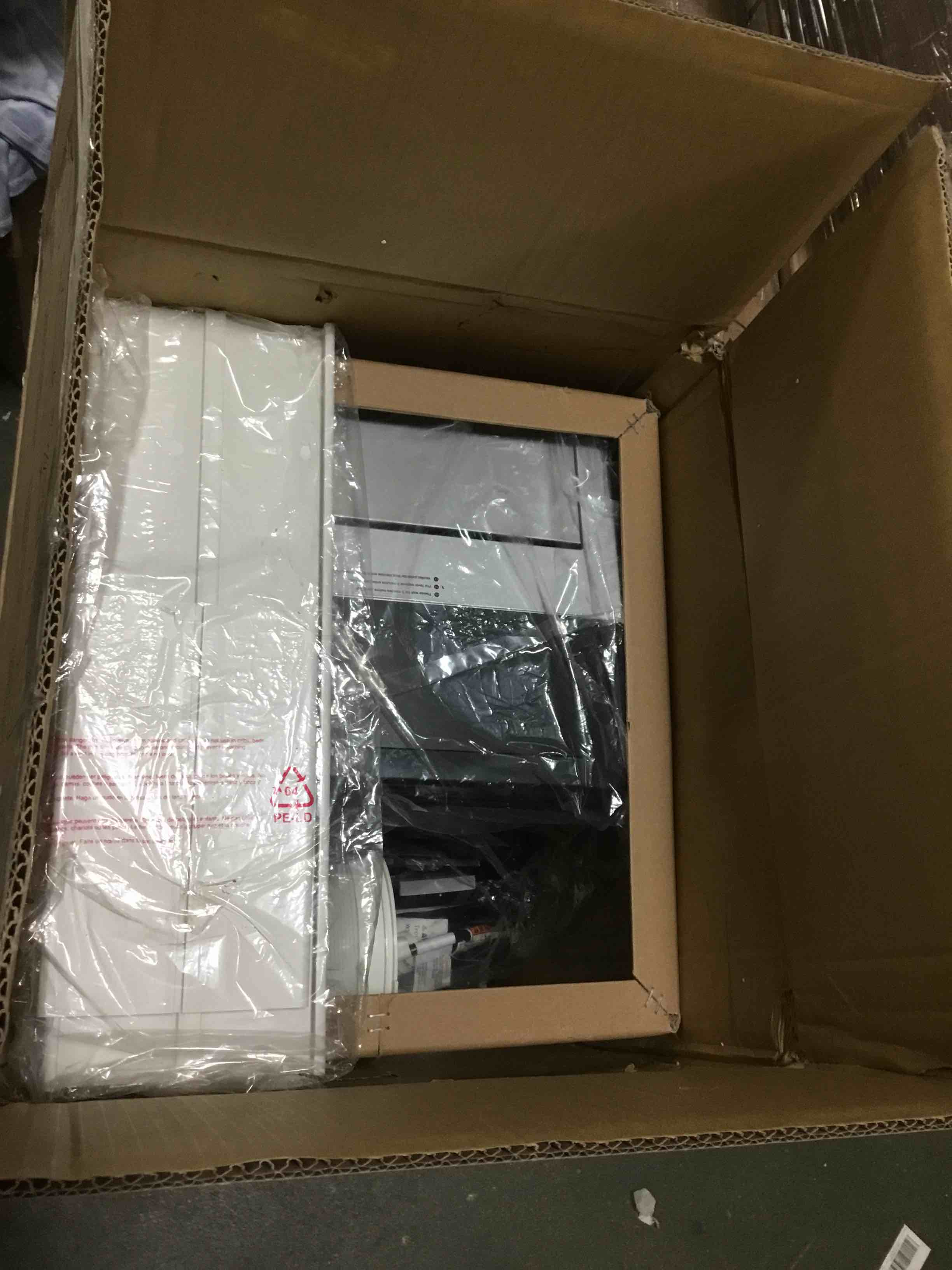 https://s3.amazonaws.com/lotting-images-prod/bidfta/RED5505461_1699970391362.jpeg