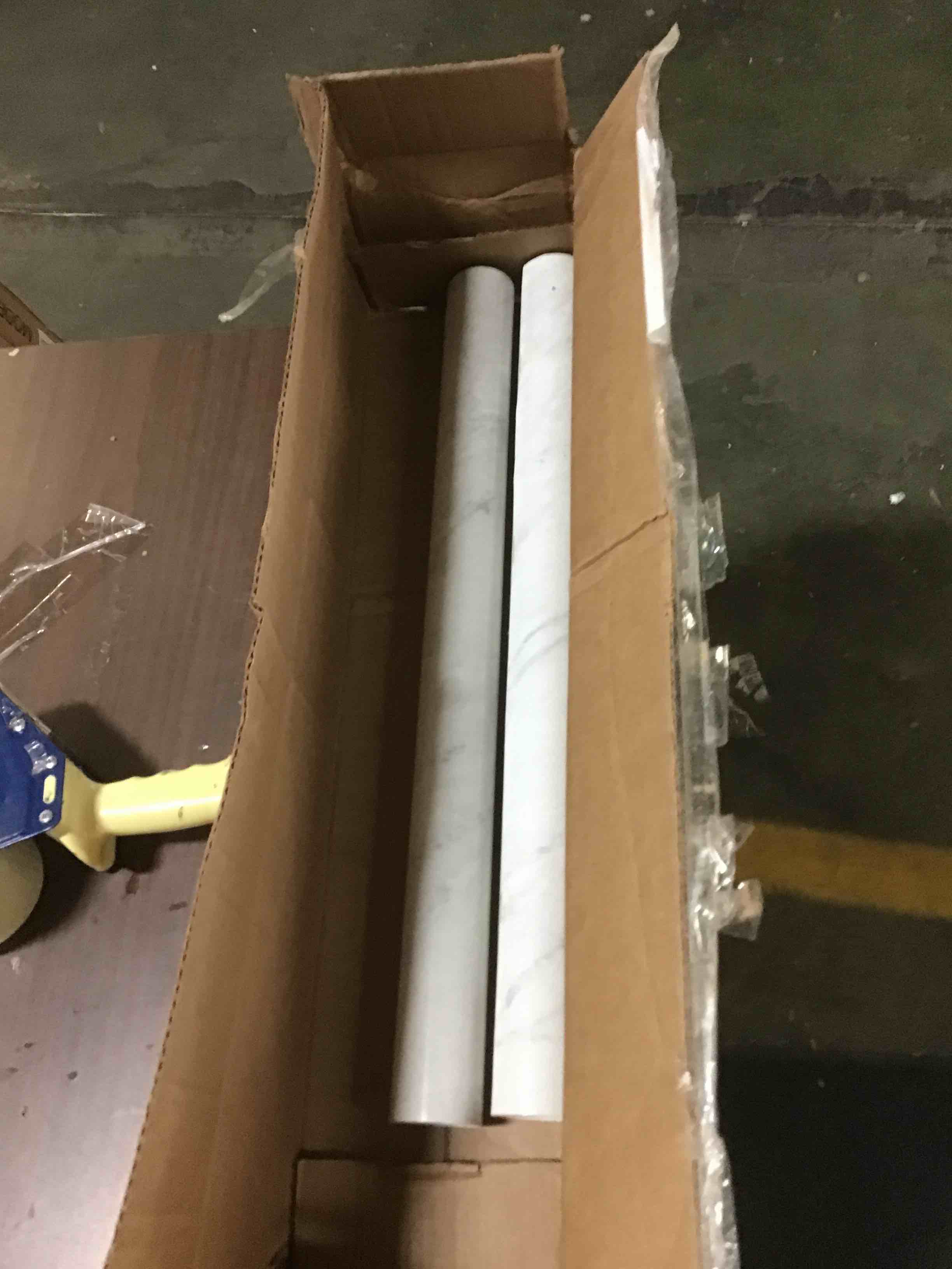 https://s3.amazonaws.com/lotting-images-prod/bidfta/RED5505800_1700080271772.jpeg