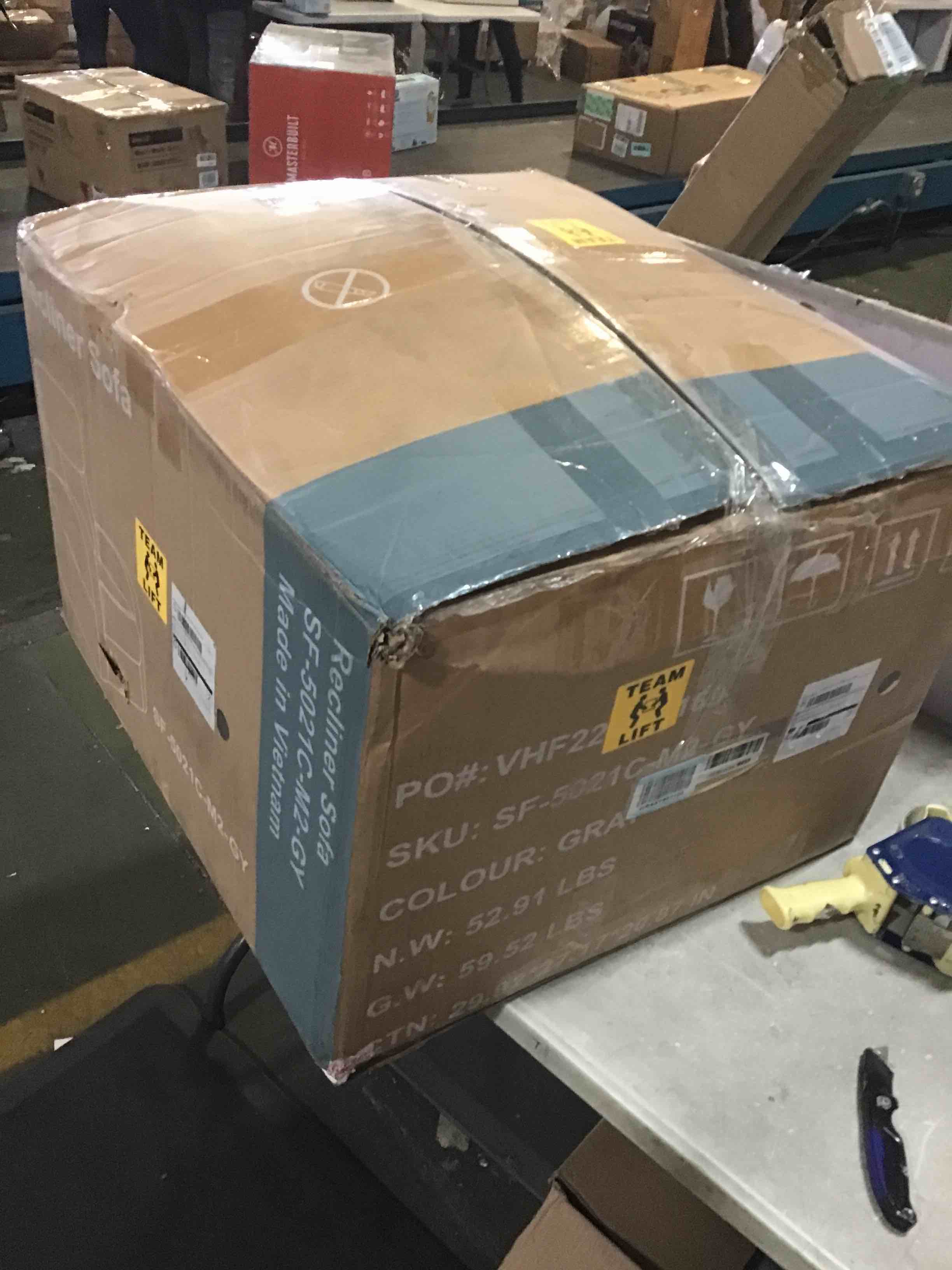https://s3.amazonaws.com/lotting-images-prod/bidfta/RED5506014_1700162121872.jpeg