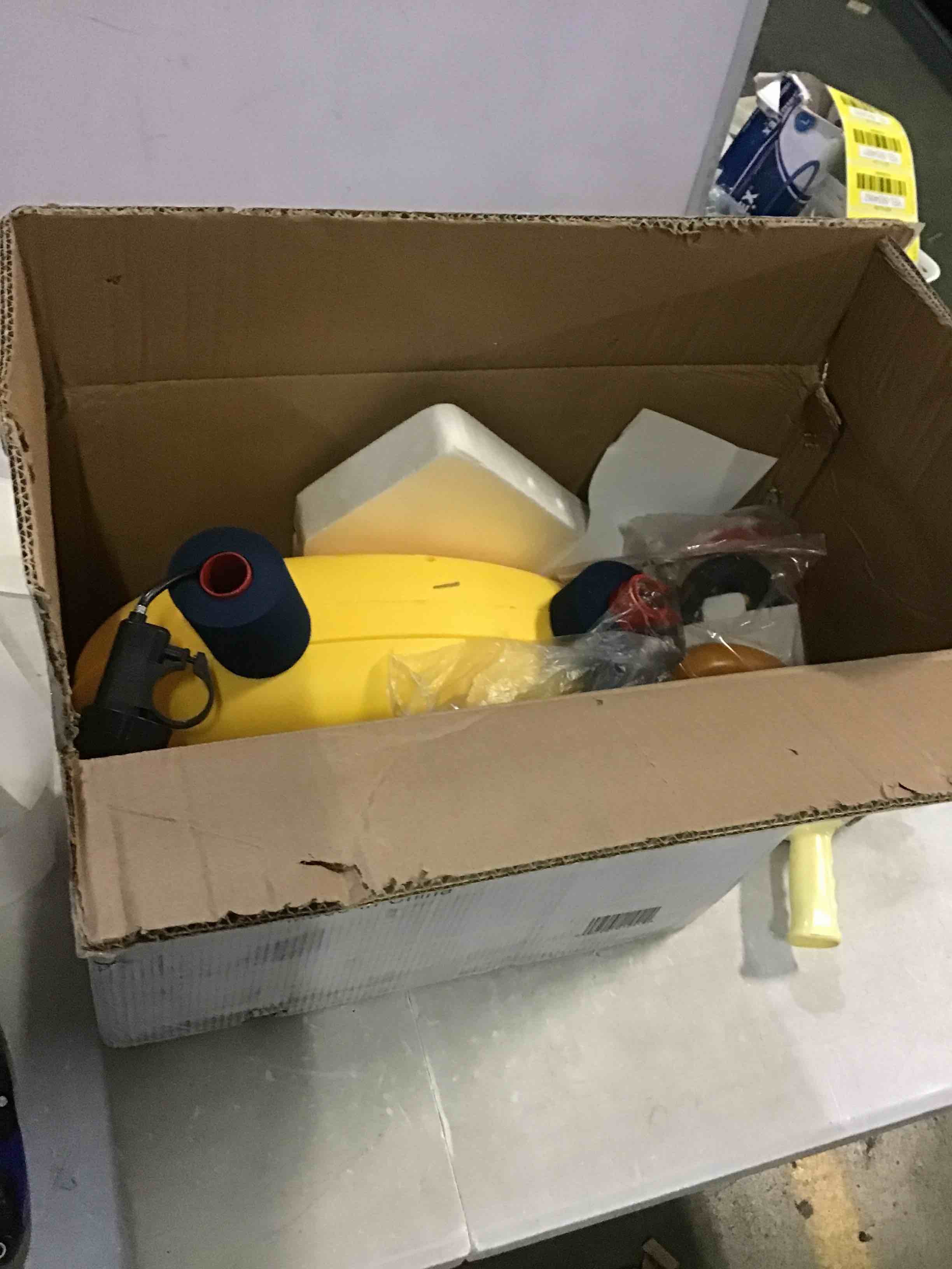 https://s3.amazonaws.com/lotting-images-prod/bidfta/RED5506454_1700575480849.jpeg