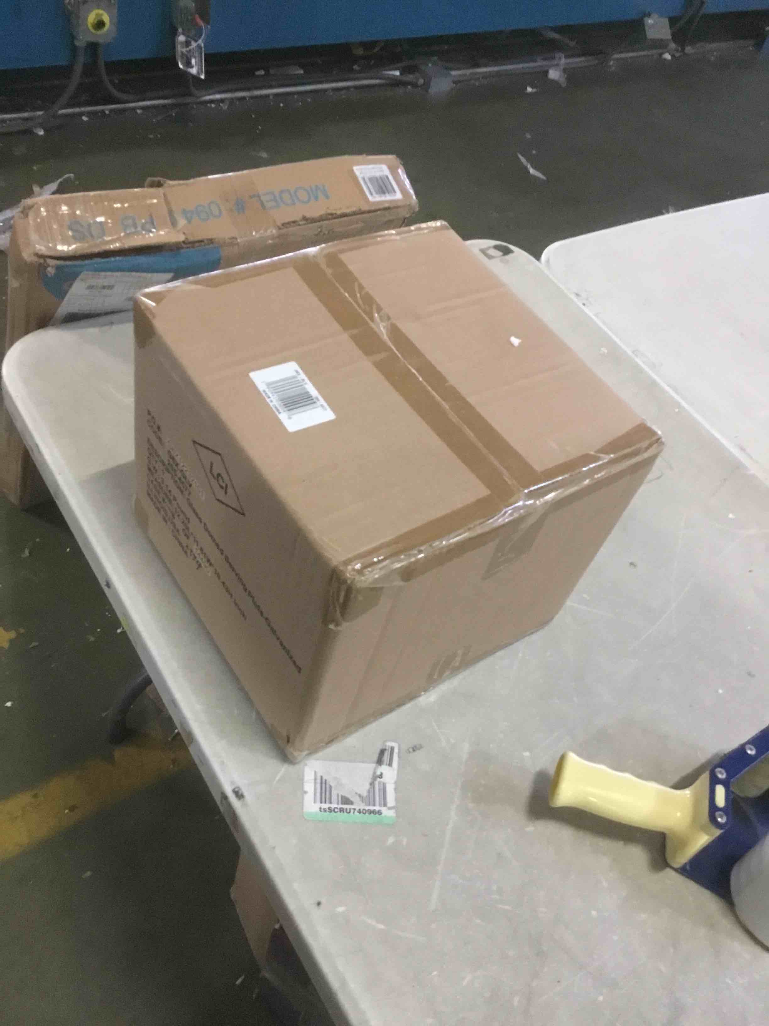 https://s3.amazonaws.com/lotting-images-prod/bidfta/RED5506810_1700678142002.jpeg