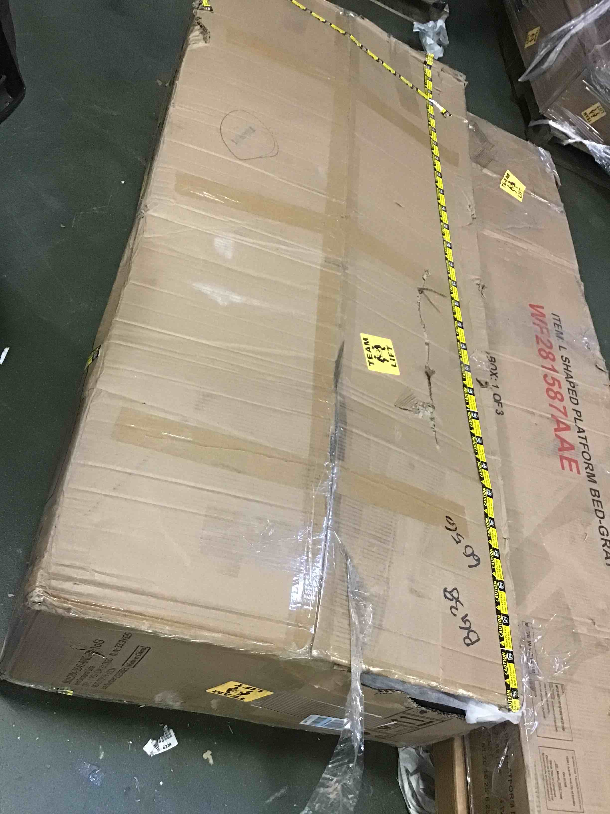 https://s3.amazonaws.com/lotting-images-prod/bidfta/RED5506979_1700082598903.jpeg