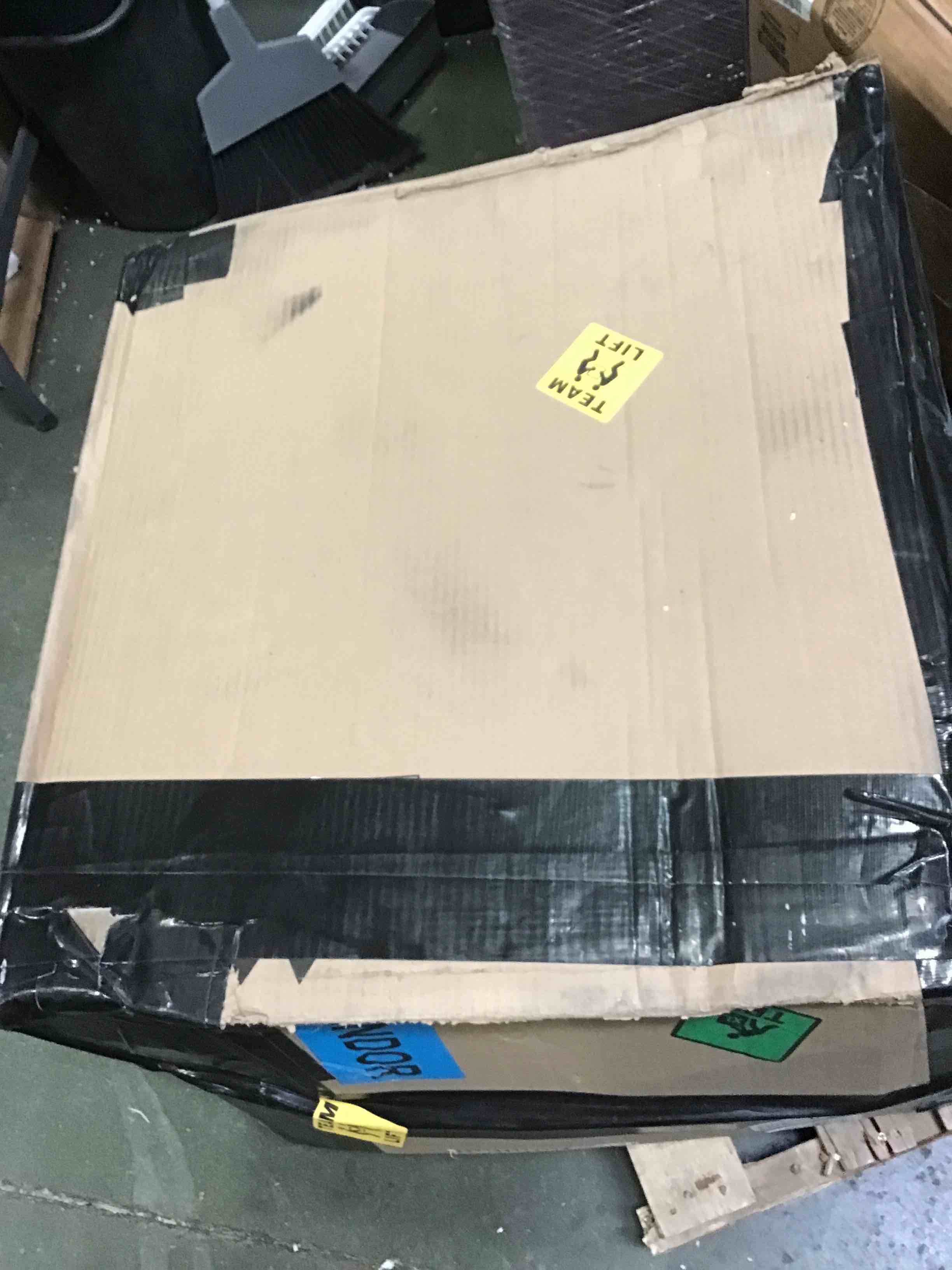 https://s3.amazonaws.com/lotting-images-prod/bidfta/RED5507157_1699987268974.jpeg
