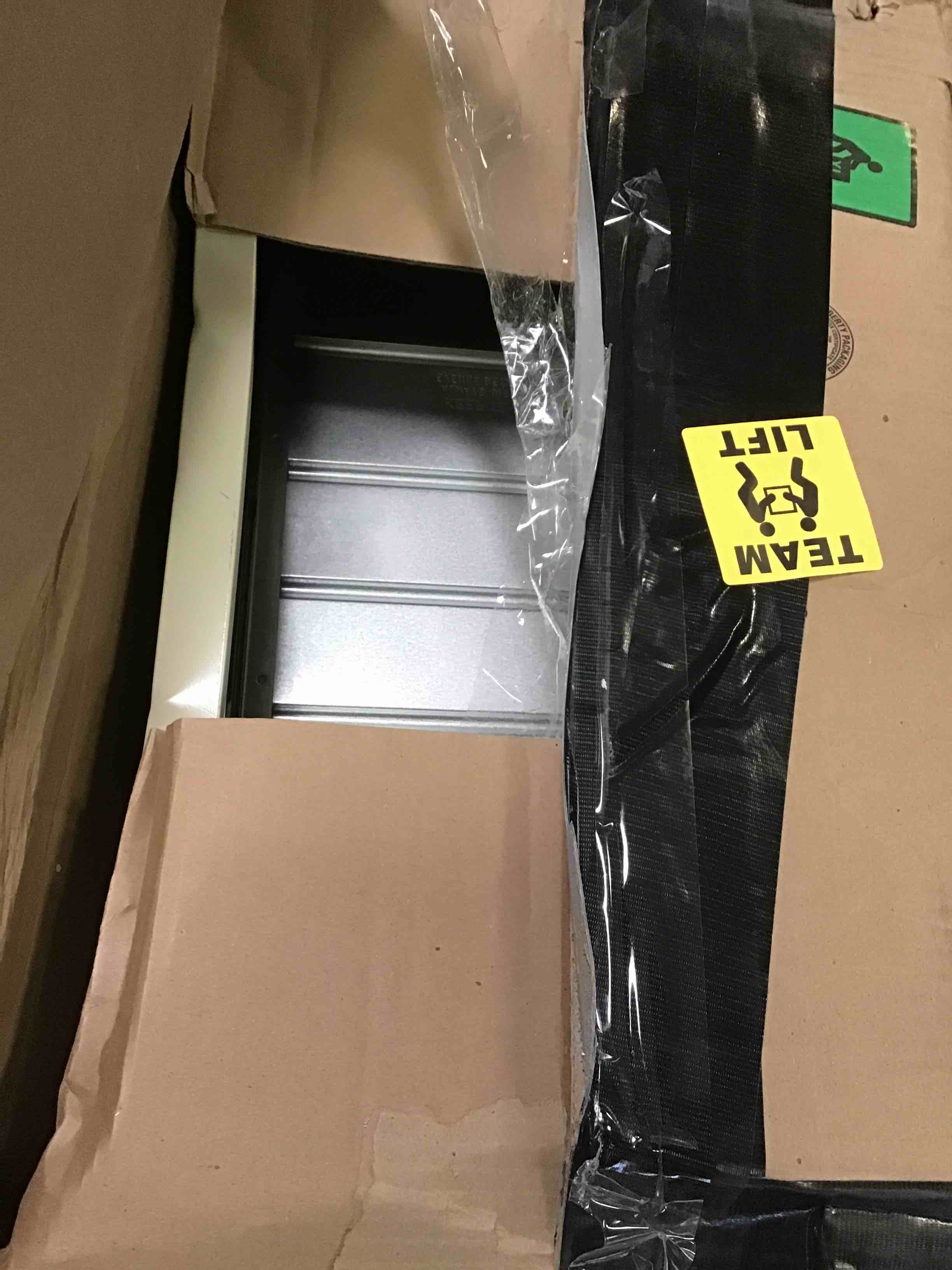 https://s3.amazonaws.com/lotting-images-prod/bidfta/RED5507157_1699987310141.jpeg