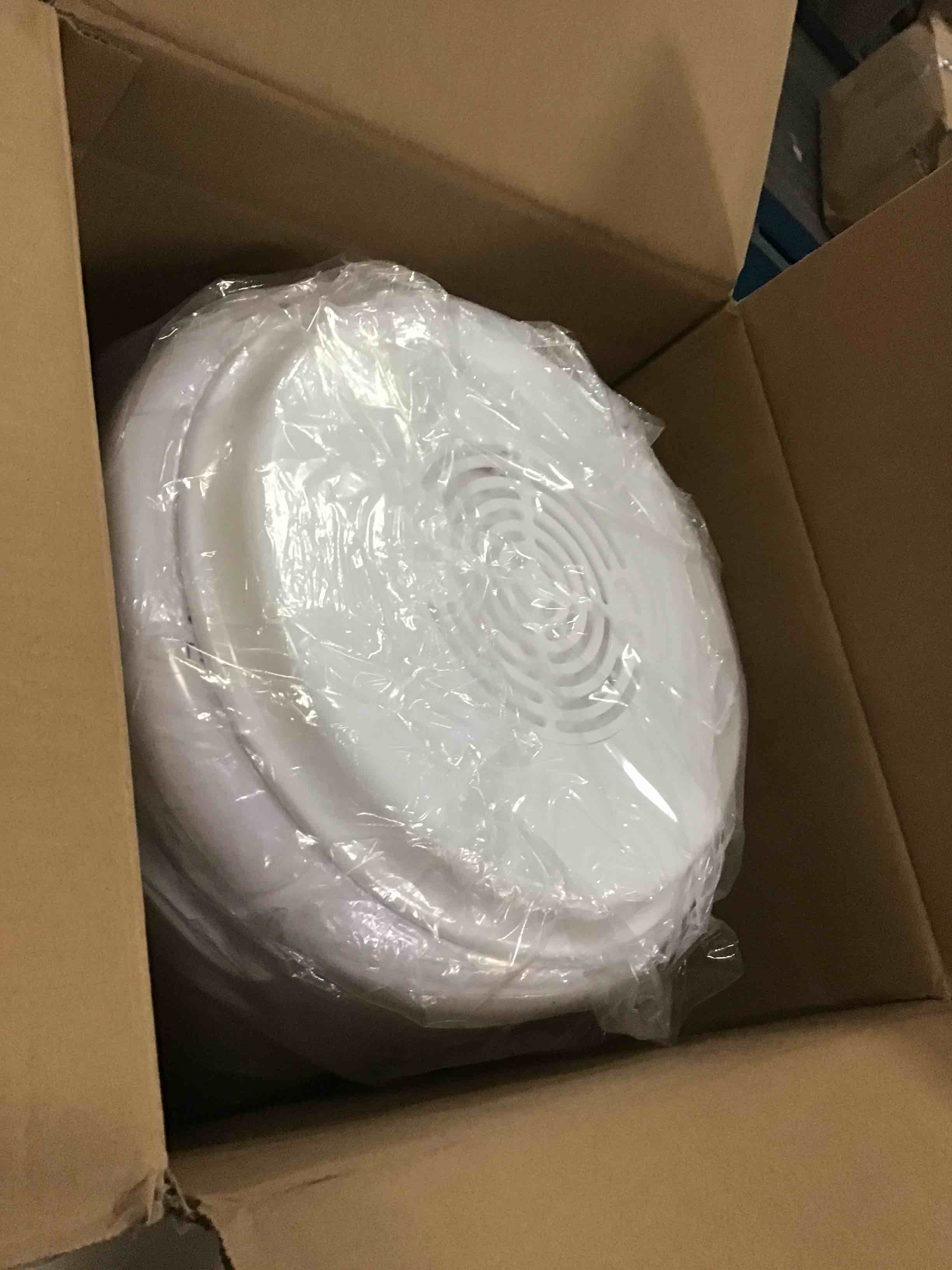 https://s3.amazonaws.com/lotting-images-prod/bidfta/RED5507424_1700142806220.jpeg