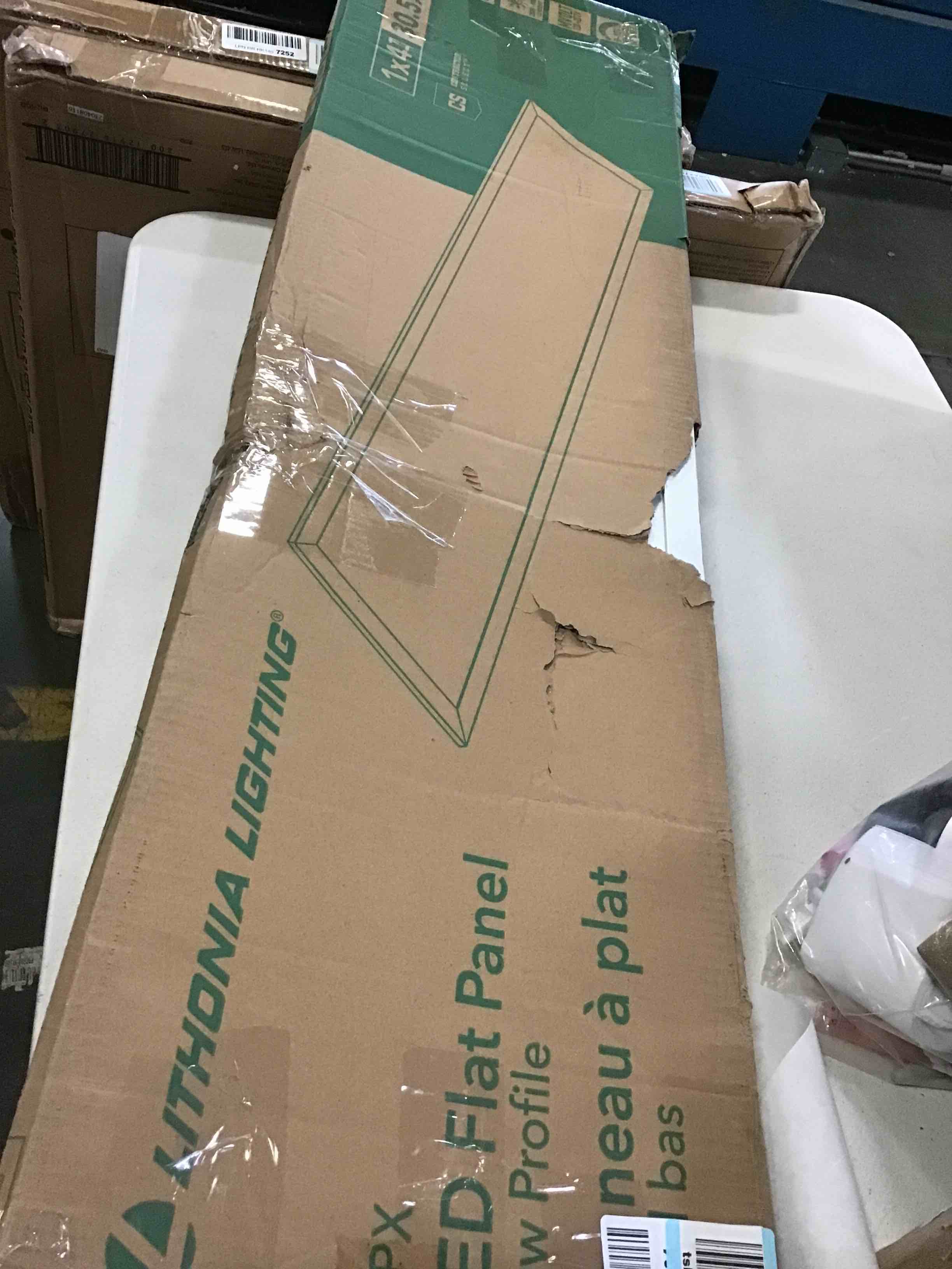 https://s3.amazonaws.com/lotting-images-prod/bidfta/RED5507559_1700162052551.jpeg