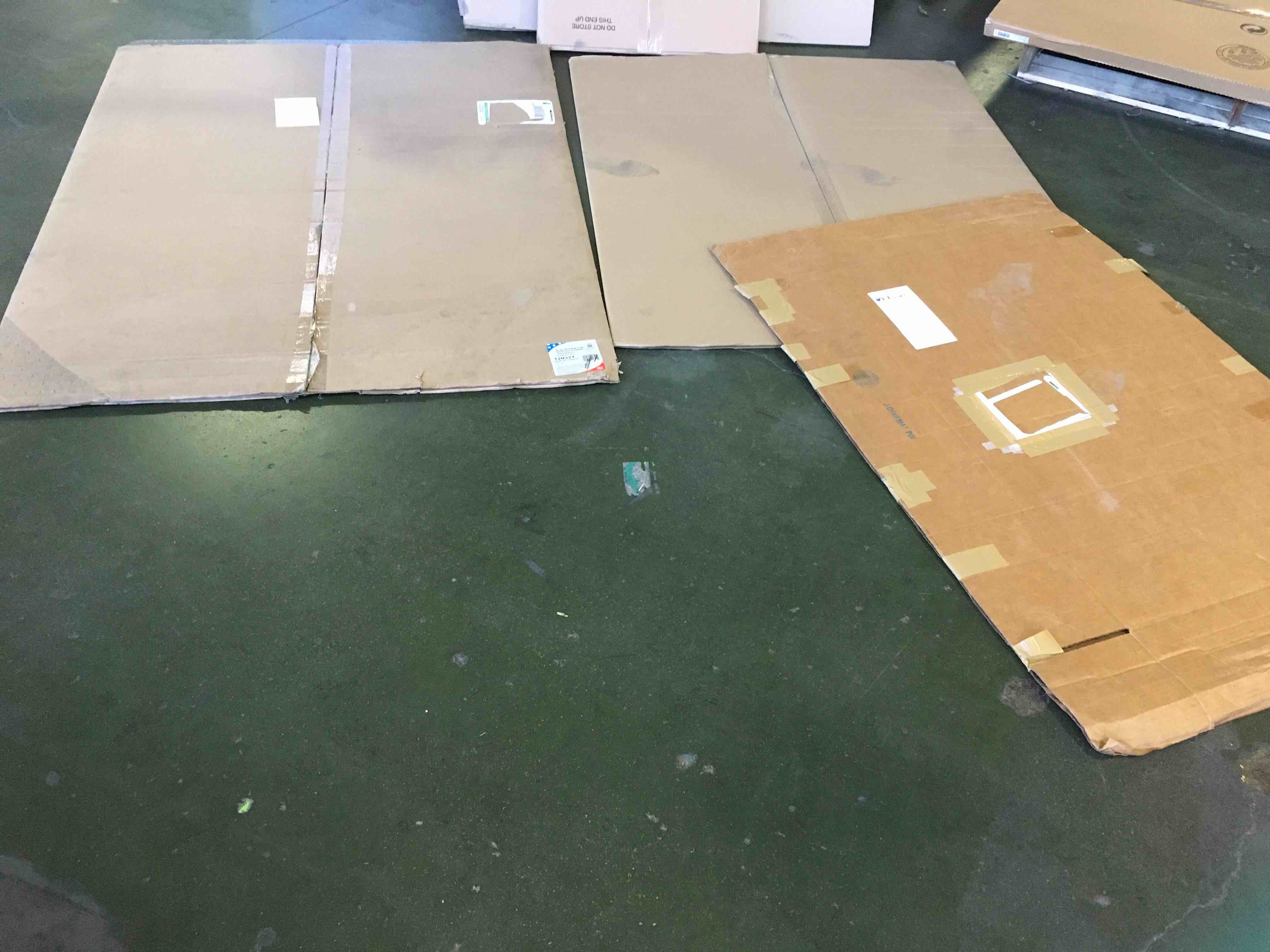 https://s3.amazonaws.com/lotting-images-prod/bidfta/RED5508448_1699904394454.jpeg