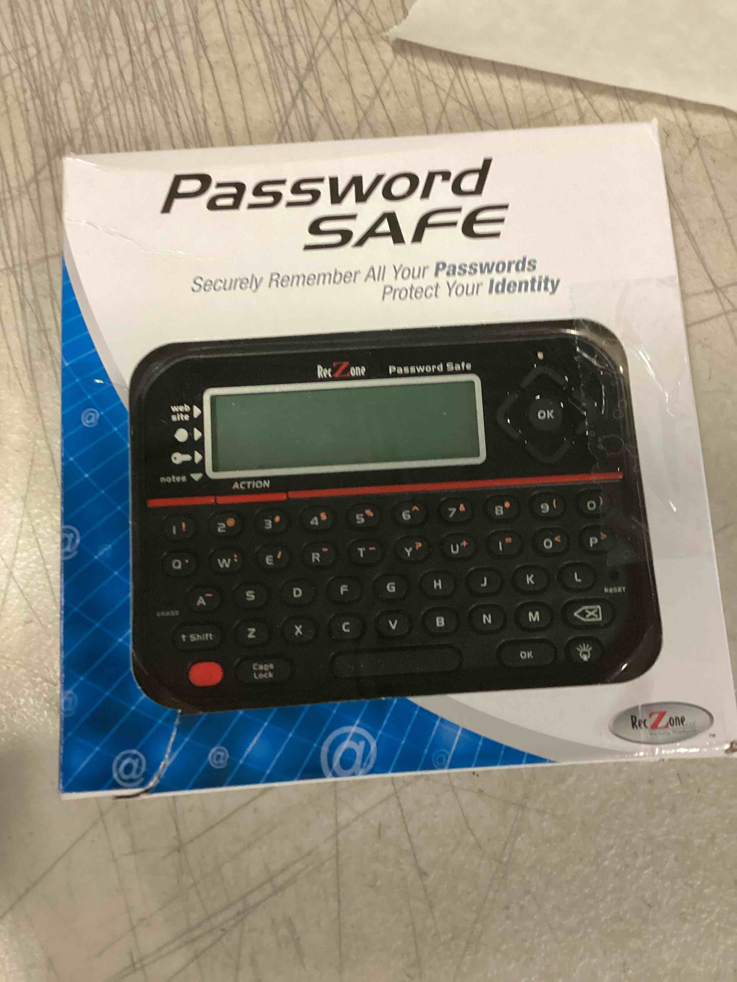 https://s3.amazonaws.com/lotting-images-prod/bidfta/RED5508682_1700247599481.jpeg