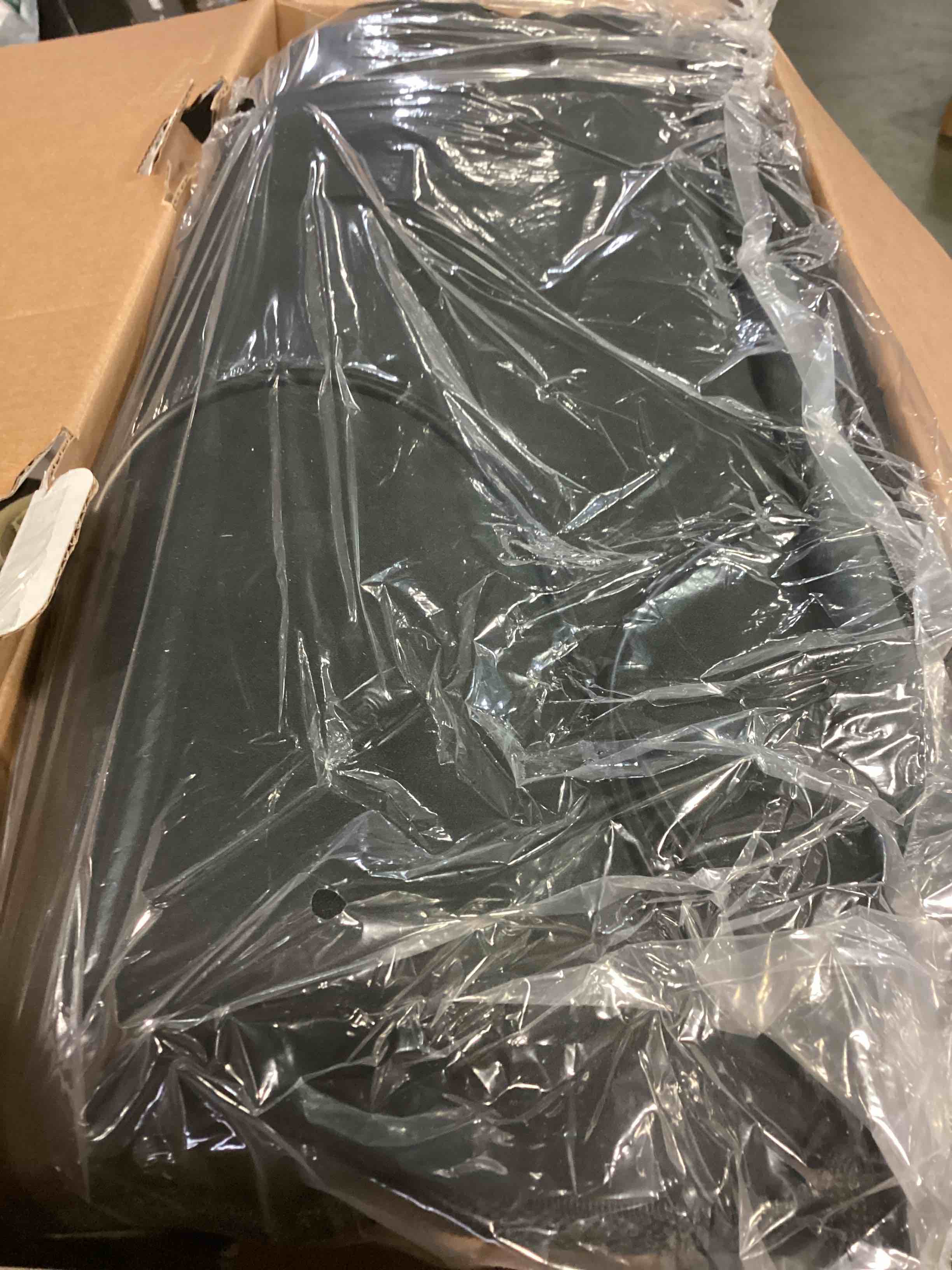 https://s3.amazonaws.com/lotting-images-prod/bidfta/RED5508704_1700253521861.jpeg