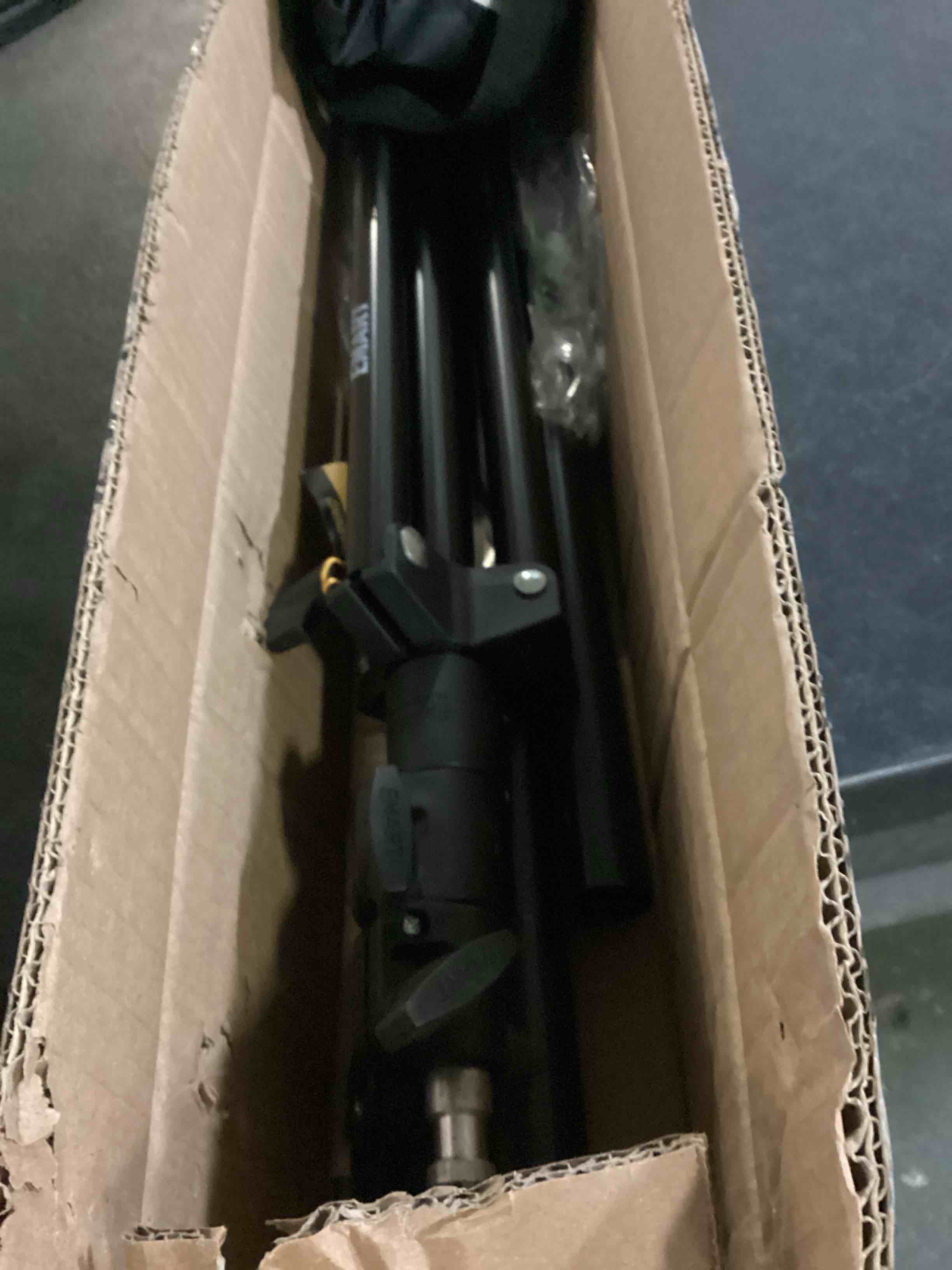 https://s3.amazonaws.com/lotting-images-prod/bidfta/RED5508901_1700587949056.jpeg