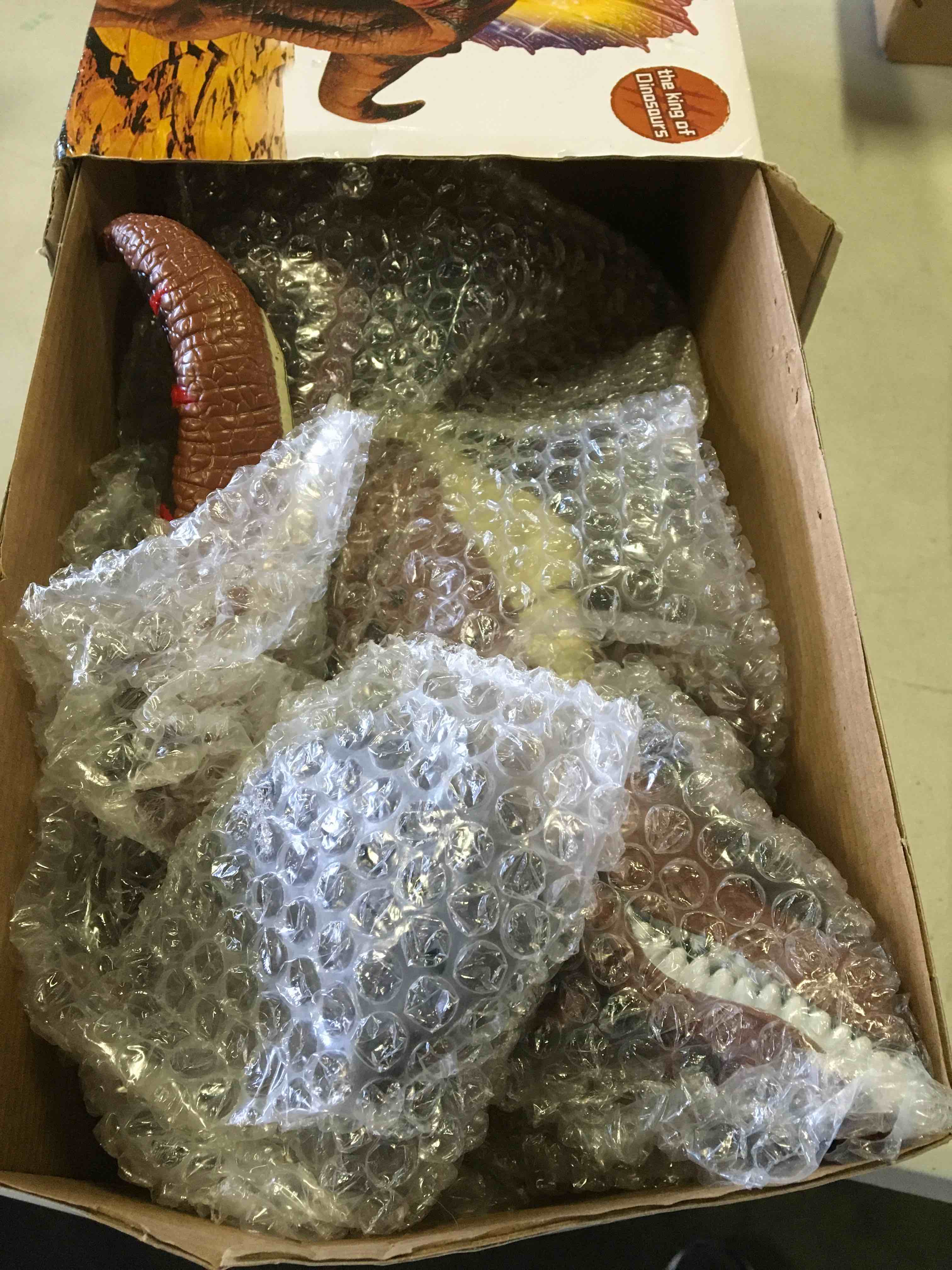 https://s3.amazonaws.com/lotting-images-prod/bidfta/RED5509131_1700851247577.jpeg