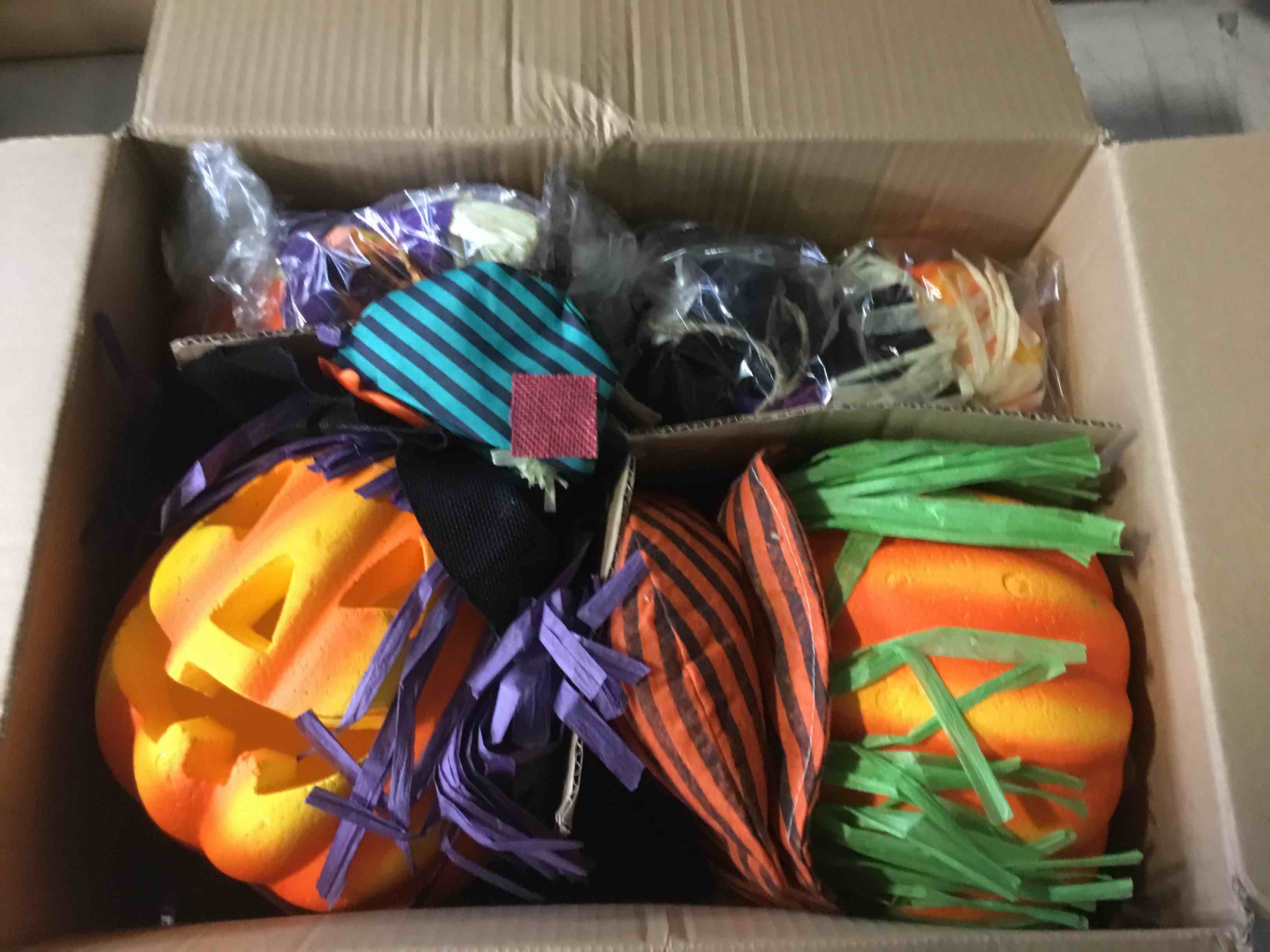 https://s3.amazonaws.com/lotting-images-prod/bidfta/RED5509243_1701119817778.jpeg