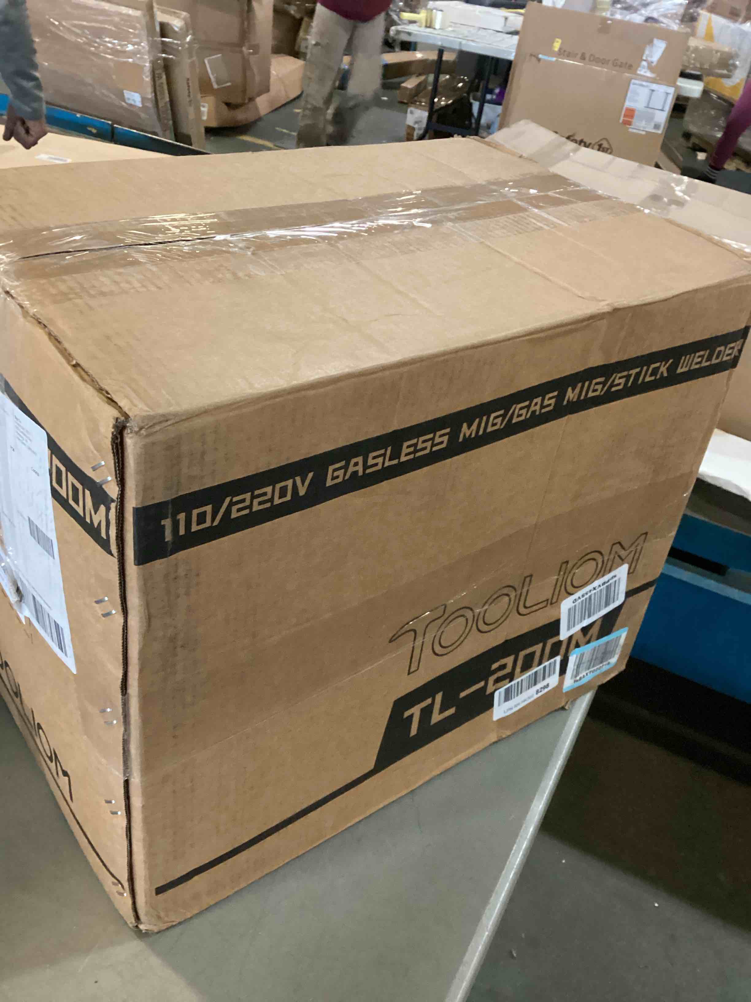 https://s3.amazonaws.com/lotting-images-prod/bidfta/RED5511617_1699968445559.jpeg