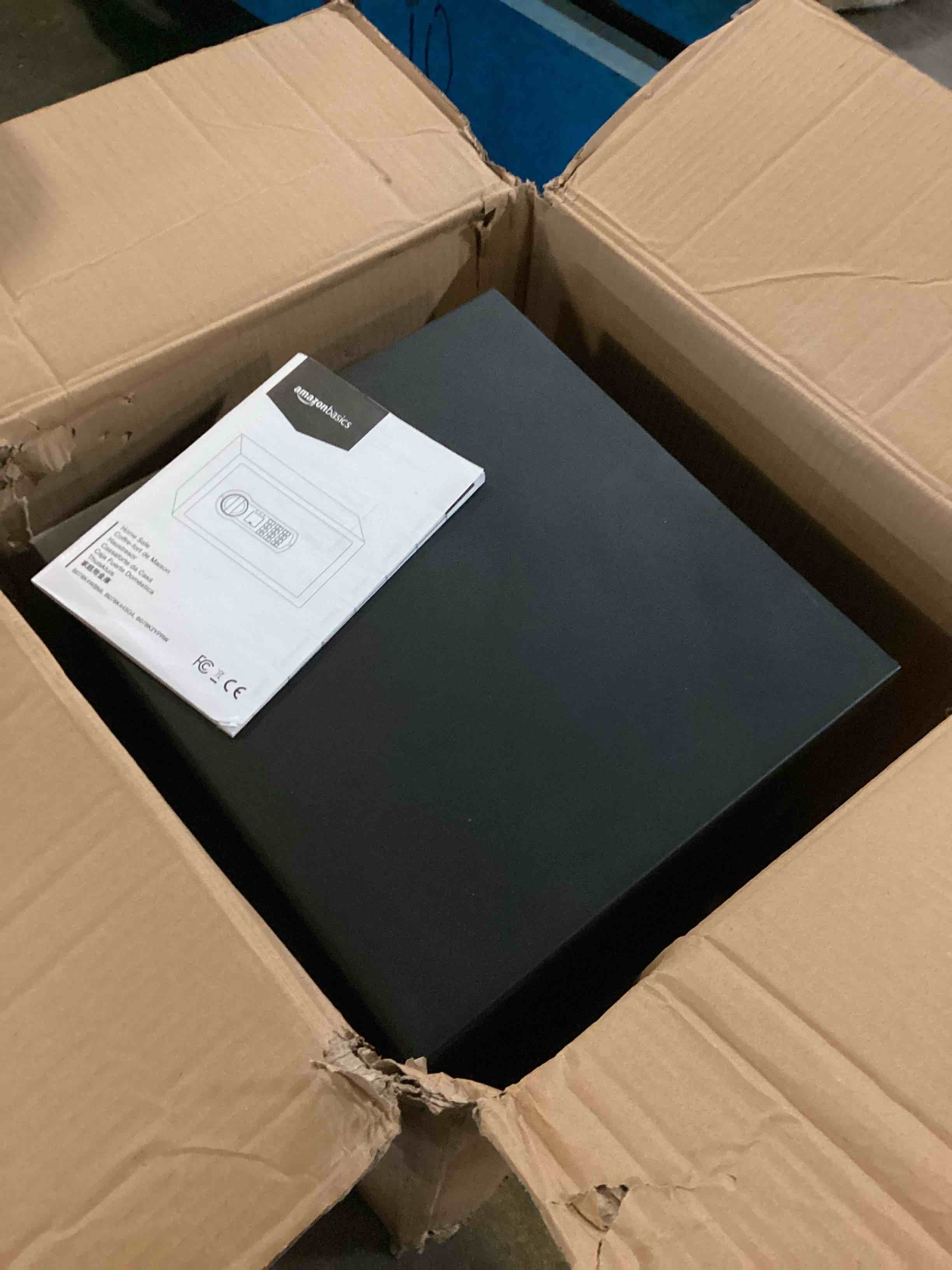 https://s3.amazonaws.com/lotting-images-prod/bidfta/RED5511627_1699969419823.jpeg