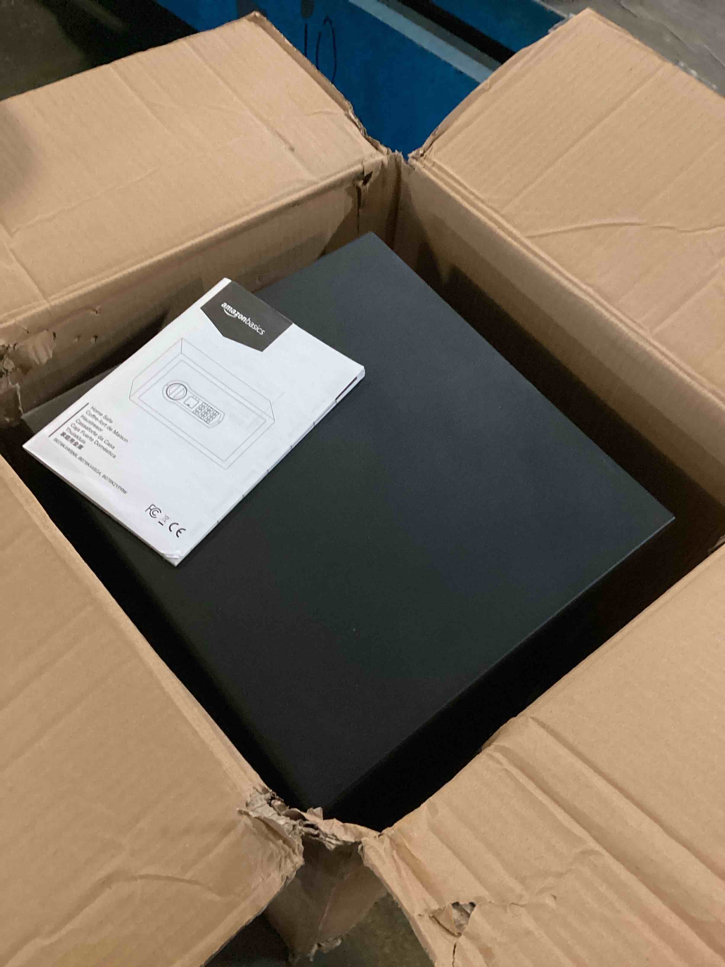 https://s3.amazonaws.com/lotting-images-prod/bidfta/RED5511627_1699969420956.jpeg